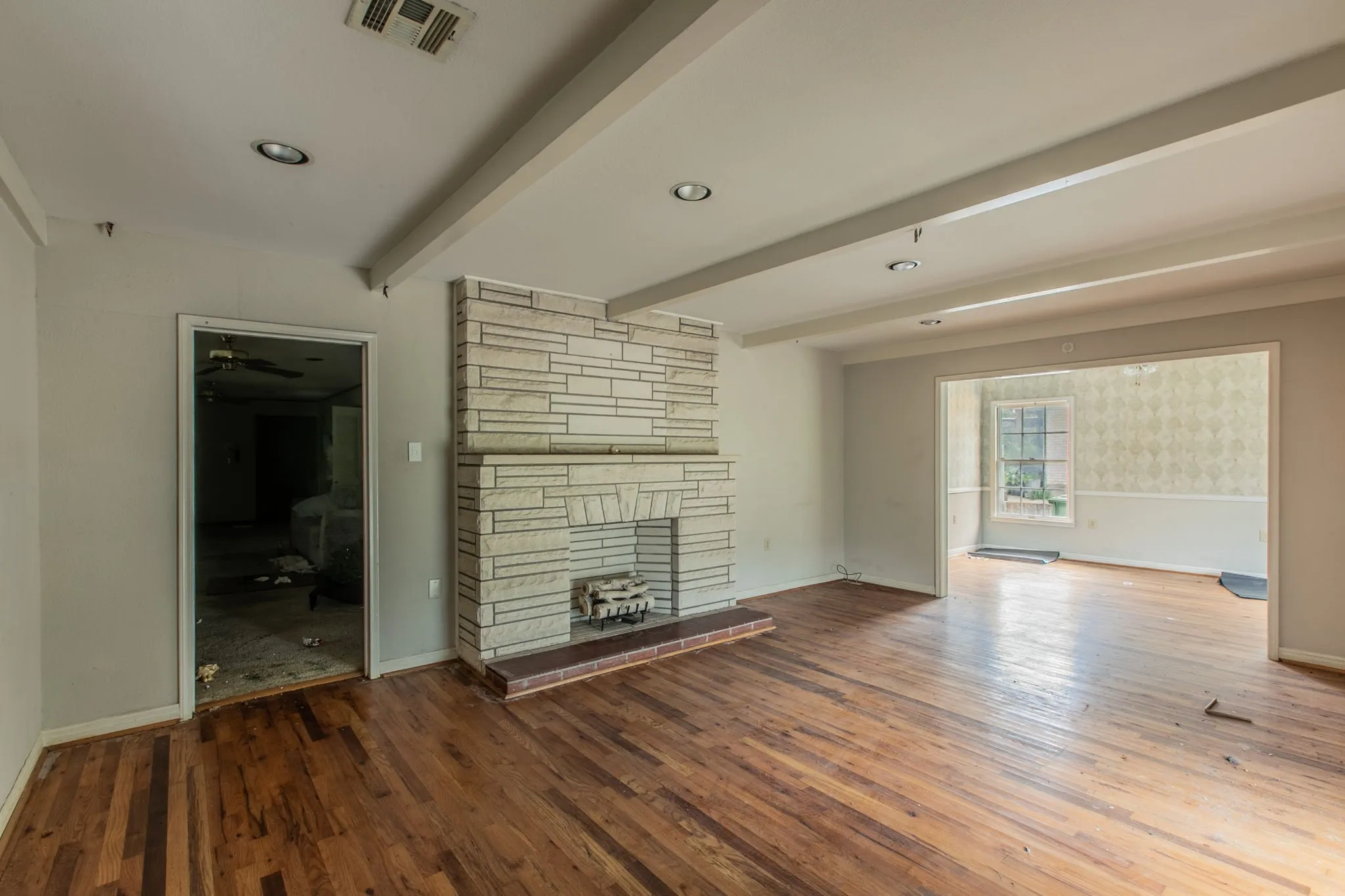 Single Family Residence For Sale in Mc Lennan County , 3606 Austin Avenue, Waco, Texas 76710, 3 Bedroom, 3 Bathroom, 2 Garage spaces, 2,658 Sqft, built in 1952, Price $340,000, mls#21247027, Real Estate Agent in Waco, Homes For Sale in Mc Lennan county, Homes For Sale in Waco, Realtor in Waco Texas, Real Estate Brokerage Independent Realty Texas, Luminita Cordes Realtor