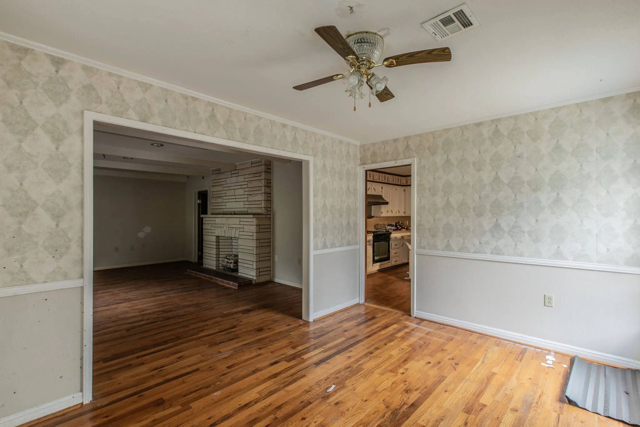 Single Family Residence For Sale in Mc Lennan County , 3606 Austin Avenue, Waco, Texas 76710, 3 Bedroom, 3 Bathroom, 2 Garage spaces, 2,658 Sqft, built in 1952, Price $340,000, mls#21247027, Real Estate Agent in Waco, Homes For Sale in Mc Lennan county, Homes For Sale in Waco, Realtor in Waco Texas, Real Estate Brokerage Independent Realty Texas, Luminita Cordes Realtor