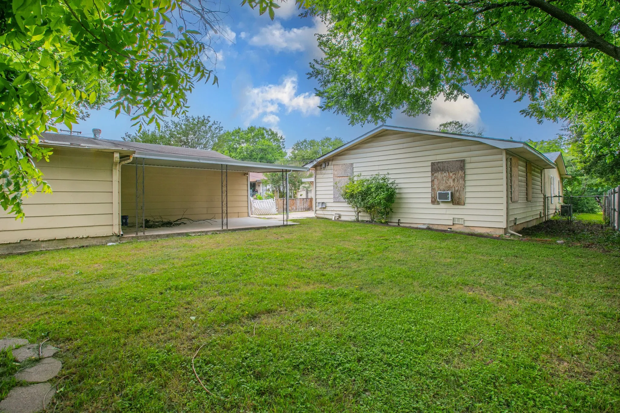 Single Family Residence For Sale in Mc Lennan County , 3606 Austin Avenue, Waco, Texas 76710, 3 Bedroom, 3 Bathroom, 2 Garage spaces, 2,658 Sqft, built in 1952, Price $340,000, mls#21247027, Real Estate Agent in Waco, Homes For Sale in Mc Lennan county, Homes For Sale in Waco, Realtor in Waco Texas, Real Estate Brokerage Independent Realty Texas, Luminita Cordes Realtor