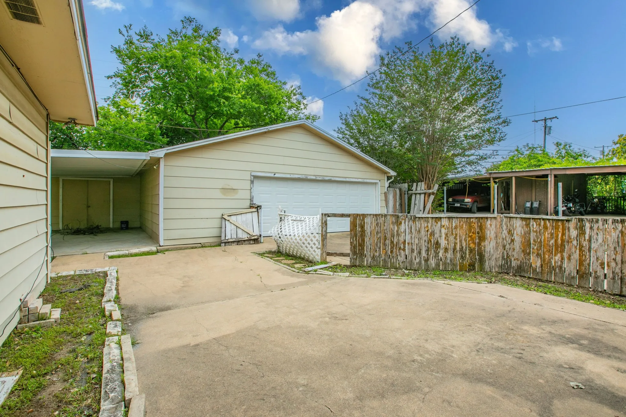 Single Family Residence For Sale in Mc Lennan County , 3606 Austin Avenue, Waco, Texas 76710, 3 Bedroom, 3 Bathroom, 2 Garage spaces, 2,658 Sqft, built in 1952, Price $340,000, mls#21247027, Real Estate Agent in Waco, Homes For Sale in Mc Lennan county, Homes For Sale in Waco, Realtor in Waco Texas, Real Estate Brokerage Independent Realty Texas, Luminita Cordes Realtor