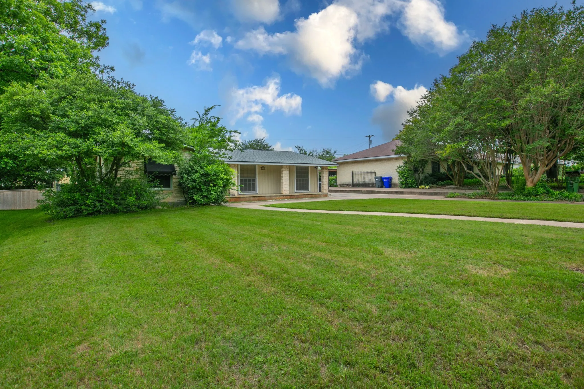 Single Family Residence For Sale in Mc Lennan County , 3606 Austin Avenue, Waco, Texas 76710, 3 Bedroom, 3 Bathroom, 2 Garage spaces, 2,658 Sqft, built in 1952, Price $340,000, mls#21247027, Real Estate Agent in Waco, Homes For Sale in Mc Lennan county, Homes For Sale in Waco, Realtor in Waco Texas, Real Estate Brokerage Independent Realty Texas, Luminita Cordes Realtor