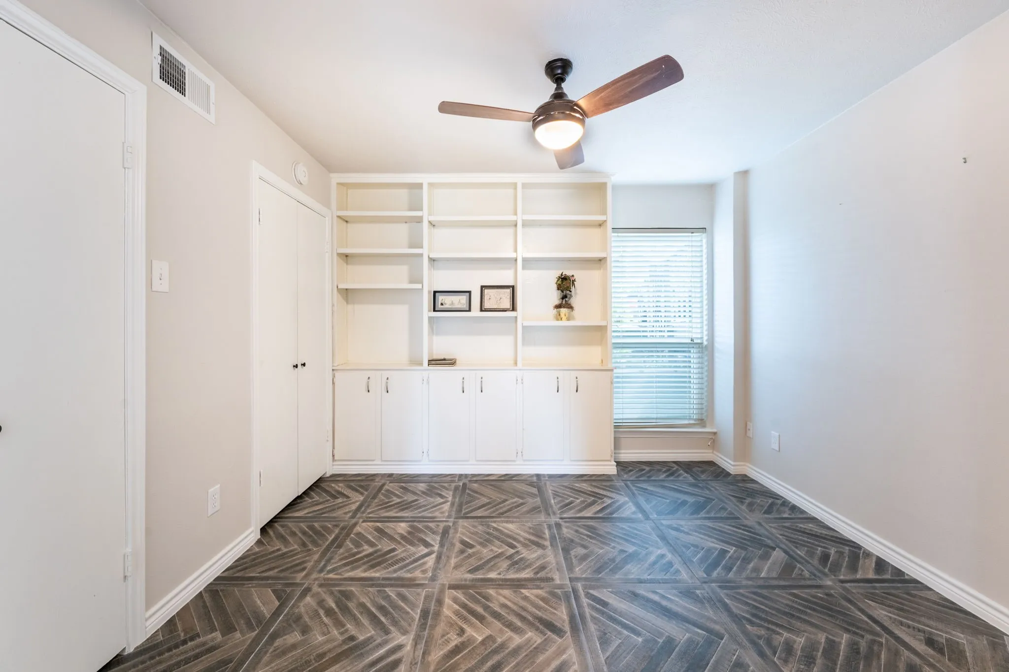 Condominium For Rent in Rockwall County , 300 Rush Creek Drive A2, Heath, Texas 75032, 3 Bedroom, 3 Bathroom, Garage spaces, 1,452 Sqft, built in 1972, mls#21263446, Real Estate Agent in Heath, Homes For Rent in Rockwall county, Homes For Rent in Heath, Realtor in Heath Texas, Real Estate Brokerage Independent Realty Texas, Luminita Cordes Realtor