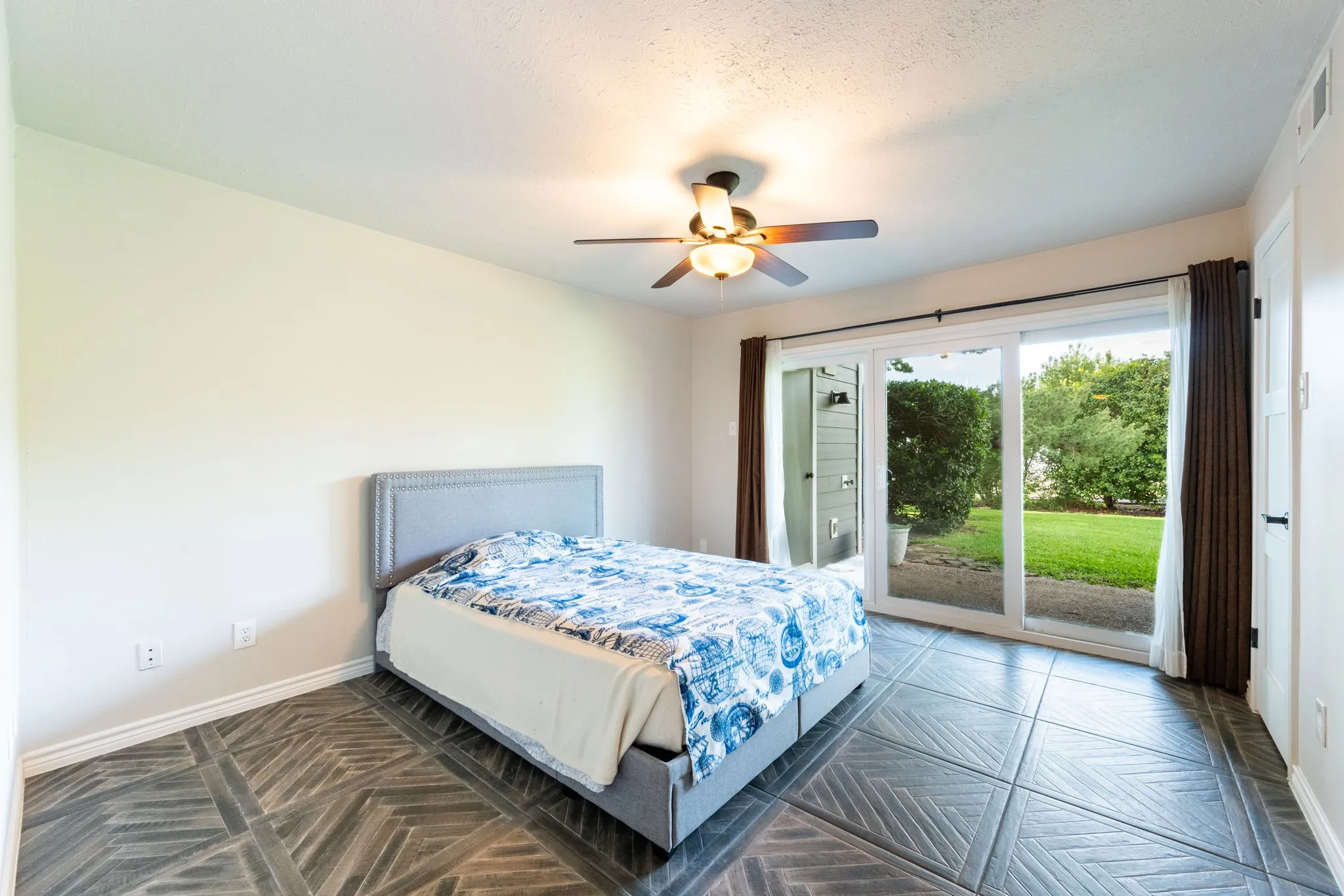 Condominium For Rent in Rockwall County , 300 Rush Creek Drive A2, Heath, Texas 75032, 3 Bedroom, 3 Bathroom, Garage spaces, 1,452 Sqft, built in 1972, mls#21263446, Real Estate Agent in Heath, Homes For Rent in Rockwall county, Homes For Rent in Heath, Realtor in Heath Texas, Real Estate Brokerage Independent Realty Texas, Luminita Cordes Realtor
