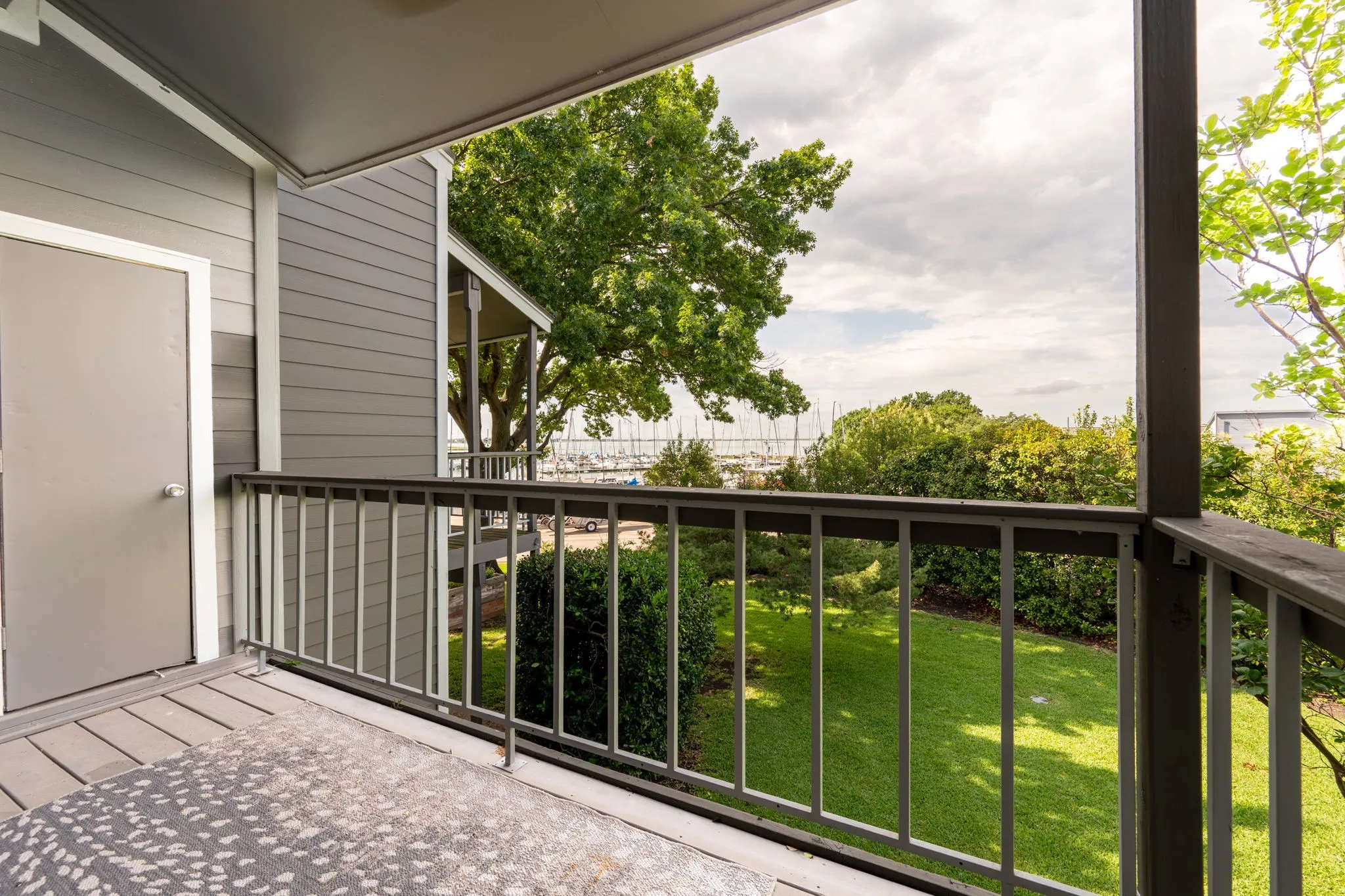 Condominium For Rent in Rockwall County , 300 Rush Creek Drive A2, Heath, Texas 75032, 3 Bedroom, 3 Bathroom, Garage spaces, 1,452 Sqft, built in 1972, mls#21263446, Real Estate Agent in Heath, Homes For Rent in Rockwall county, Homes For Rent in Heath, Realtor in Heath Texas, Real Estate Brokerage Independent Realty Texas, Luminita Cordes Realtor