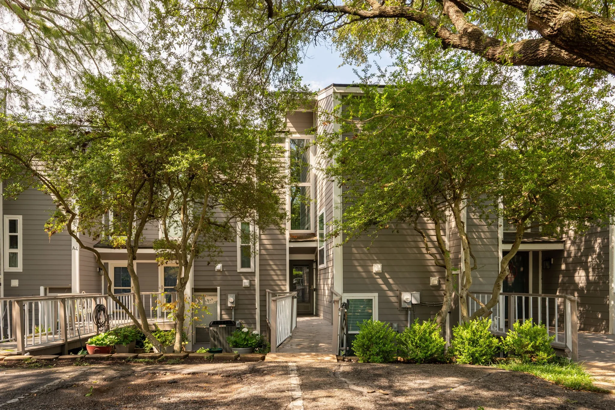 Condominium For Rent in Rockwall County , 300 Rush Creek Drive A2, Heath, Texas 75032, 3 Bedroom, 3 Bathroom, Garage spaces, 1,452 Sqft, built in 1972, mls#21263446, Real Estate Agent in Heath, Homes For Rent in Rockwall county, Homes For Rent in Heath, Realtor in Heath Texas, Real Estate Brokerage Independent Realty Texas, Luminita Cordes Realtor