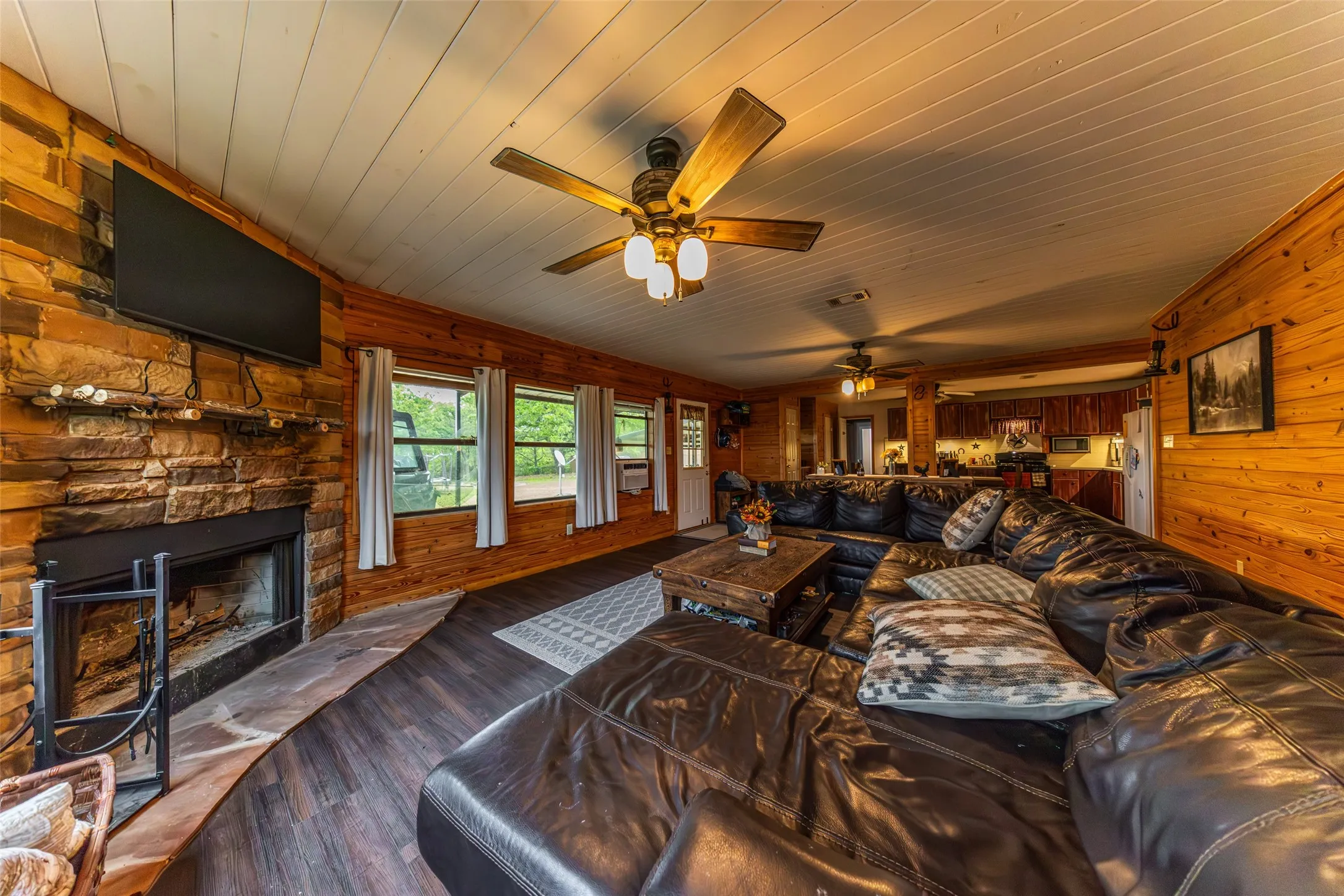 Single Family Residence For Sale in Navarro County , 5531 NE County Road 3130, Kerens, Texas 75144, 7 Bedroom, 4 Bathroom, 2 Garage spaces, 3,540 Sqft, built in 2010, mls#21264765, Real Estate Agent in Kerens, Homes For Sale in Navarro county, Homes For Sale in Kerens, Realtor in Kerens Texas, Real Estate Brokerage Independent Realty Texas, Luminita Cordes Realtor
