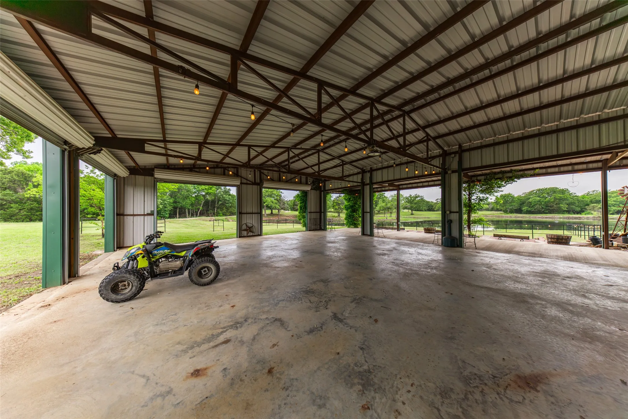 Single Family Residence For Sale in Navarro County , 5531 NE County Road 3130, Kerens, Texas 75144, 7 Bedroom, 4 Bathroom, 2 Garage spaces, 3,540 Sqft, built in 2010, mls#21264765, Real Estate Agent in Kerens, Homes For Sale in Navarro county, Homes For Sale in Kerens, Realtor in Kerens Texas, Real Estate Brokerage Independent Realty Texas, Luminita Cordes Realtor