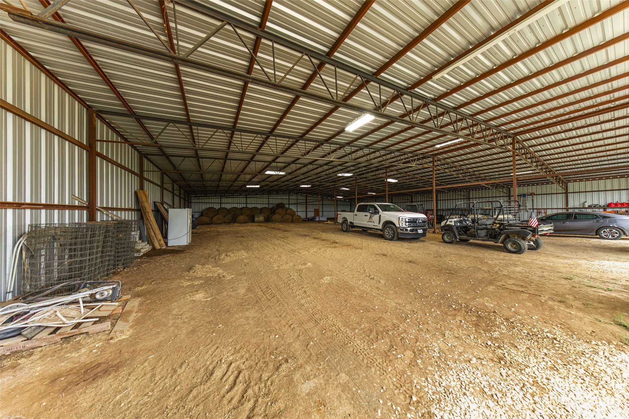 Single Family Residence For Sale in Navarro County , 5531 NE County Road 3130, Kerens, Texas 75144, 7 Bedroom, 4 Bathroom, 2 Garage spaces, 3,540 Sqft, built in 2010, mls#21264765, Real Estate Agent in Kerens, Homes For Sale in Navarro county, Homes For Sale in Kerens, Realtor in Kerens Texas, Real Estate Brokerage Independent Realty Texas, Luminita Cordes Realtor