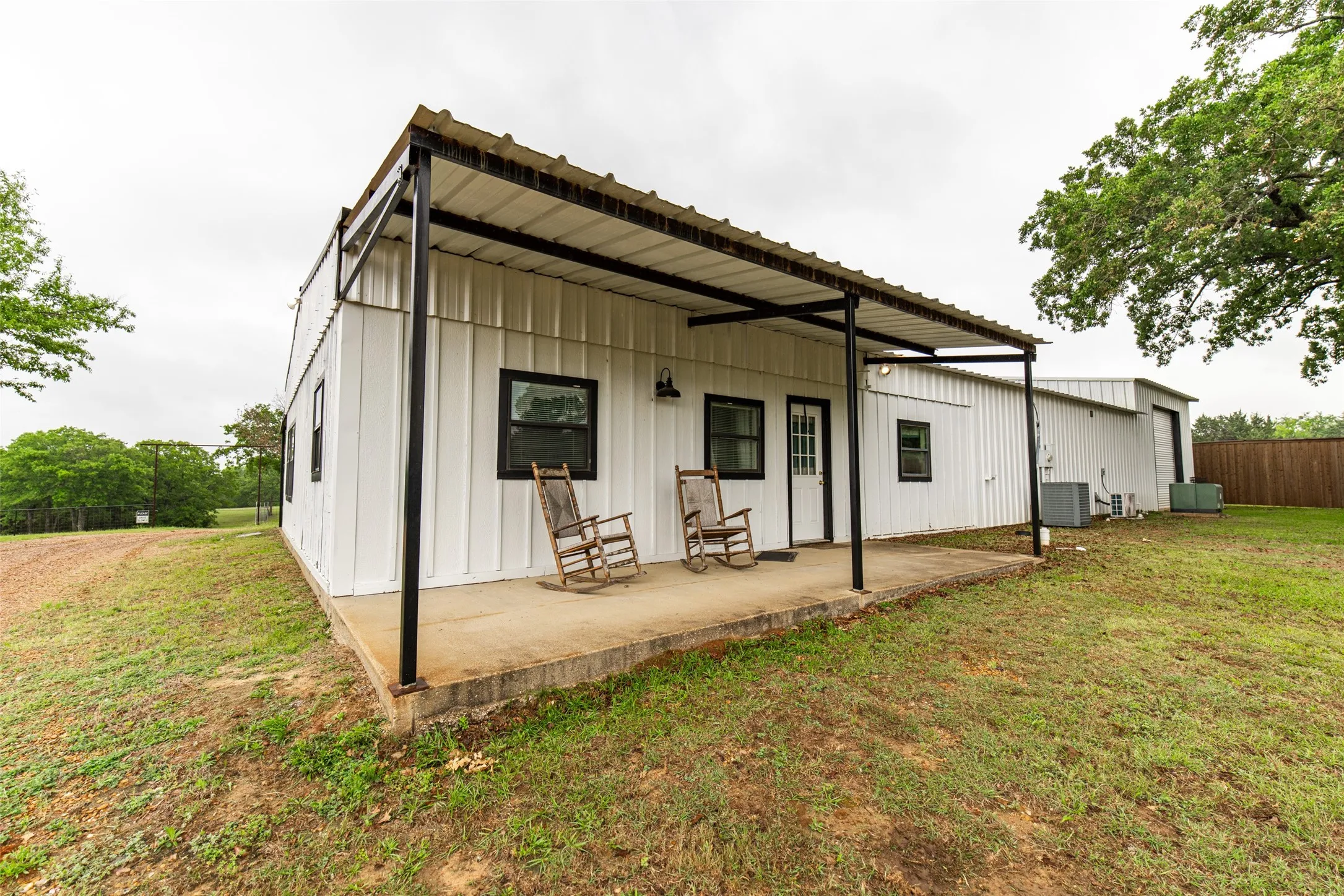 Single Family Residence For Sale in Navarro County , 5531 NE County Road 3130, Kerens, Texas 75144, 7 Bedroom, 4 Bathroom, 2 Garage spaces, 3,540 Sqft, built in 2010, mls#21264765, Real Estate Agent in Kerens, Homes For Sale in Navarro county, Homes For Sale in Kerens, Realtor in Kerens Texas, Real Estate Brokerage Independent Realty Texas, Luminita Cordes Realtor
