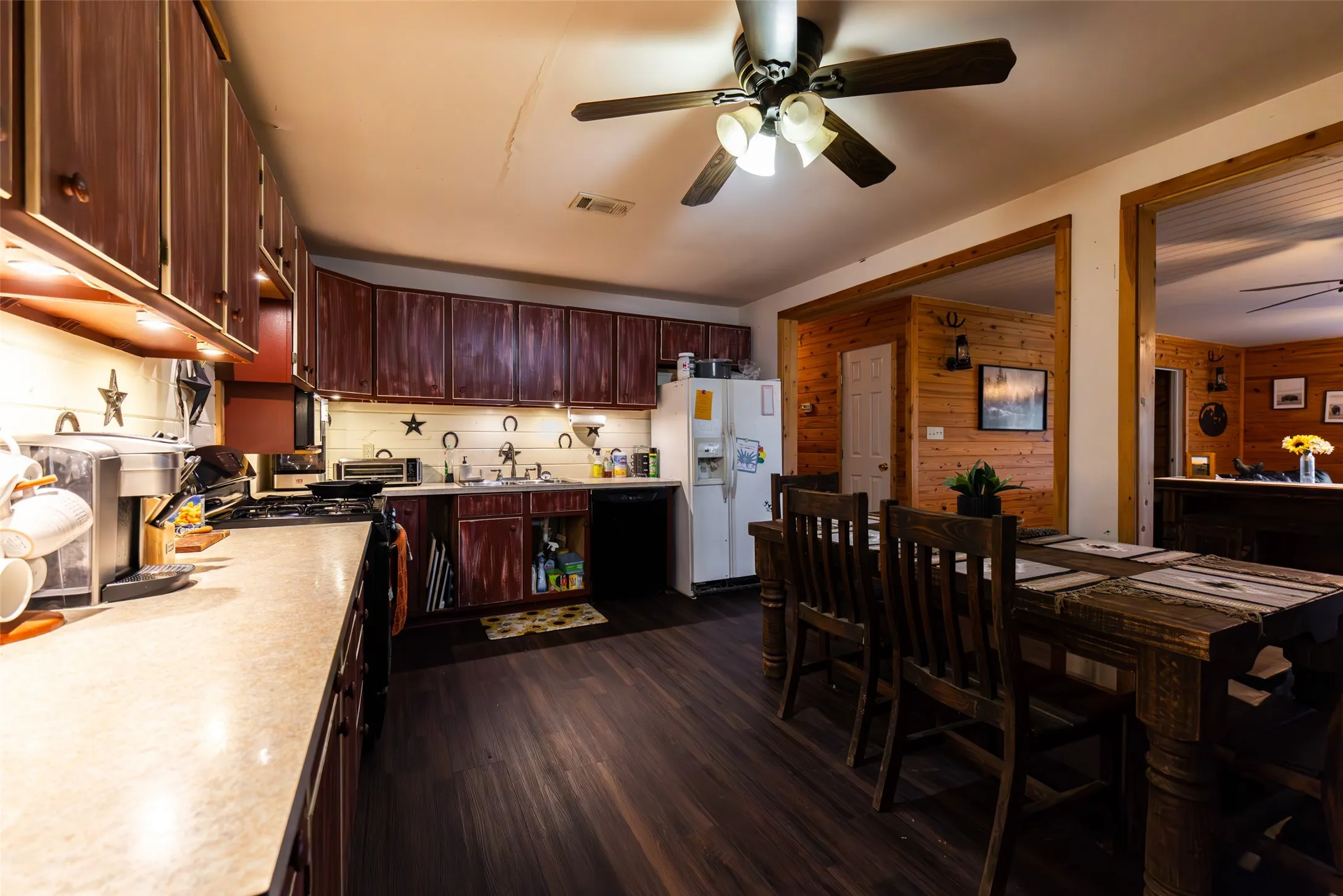 Single Family Residence For Sale in Navarro County , 5531 NE County Road 3130, Kerens, Texas 75144, 7 Bedroom, 4 Bathroom, 2 Garage spaces, 3,540 Sqft, built in 2010, mls#21264765, Real Estate Agent in Kerens, Homes For Sale in Navarro county, Homes For Sale in Kerens, Realtor in Kerens Texas, Real Estate Brokerage Independent Realty Texas, Luminita Cordes Realtor