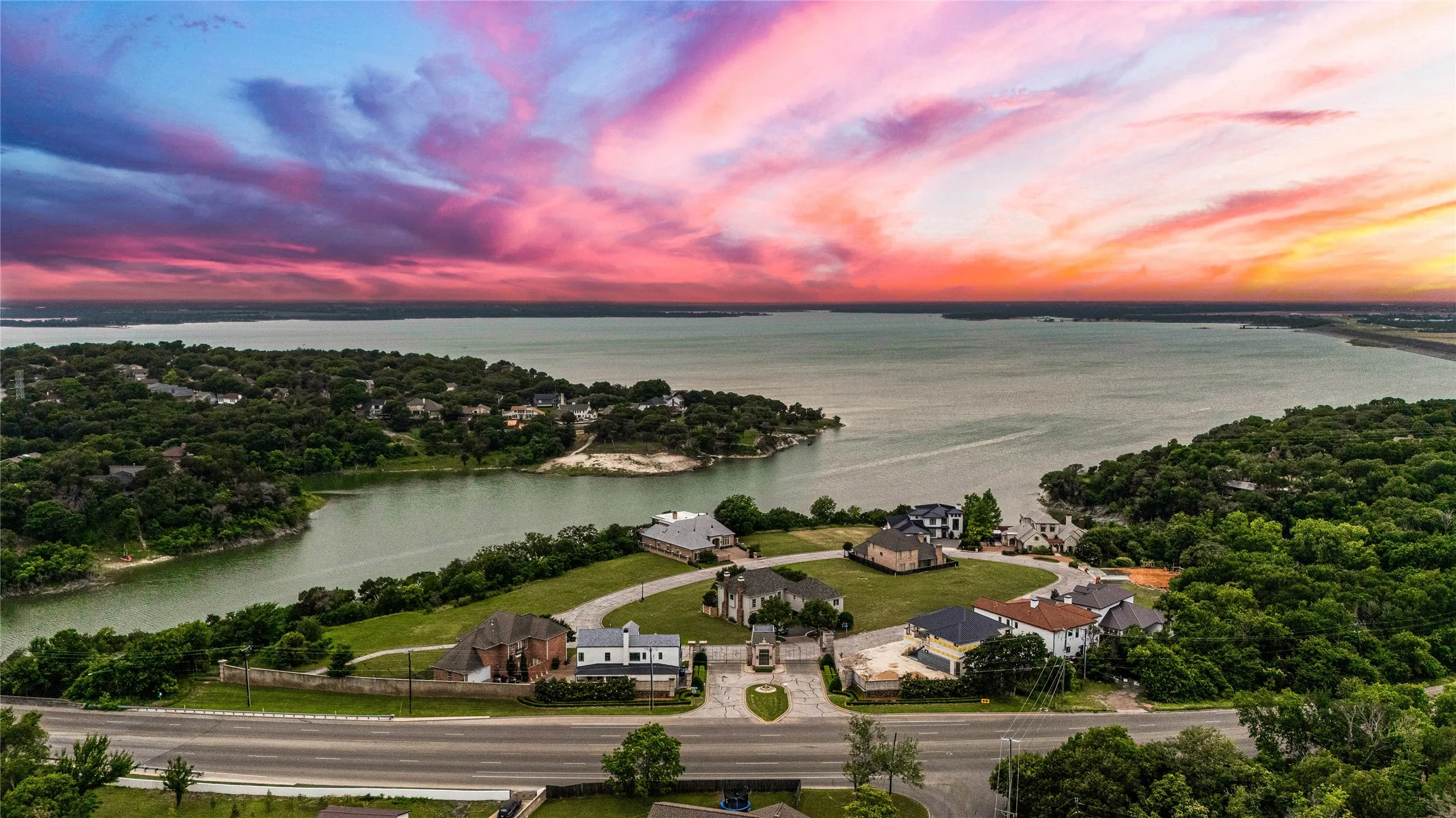 Single Family Residence For Sale in Mc Lennan County , 40 Enclave Court, Waco, Texas 76708, 4 Bedroom, 4 Bathroom, 2 Garage spaces, 2,825 Sqft, built in 2007, Price $625,000, mls#21250524, Real Estate Agent in Waco, Homes For Sale in Mc Lennan county, Homes For Sale in Waco, Realtor in Waco Texas, Real Estate Brokerage Independent Realty Texas, Luminita Cordes Realtor
