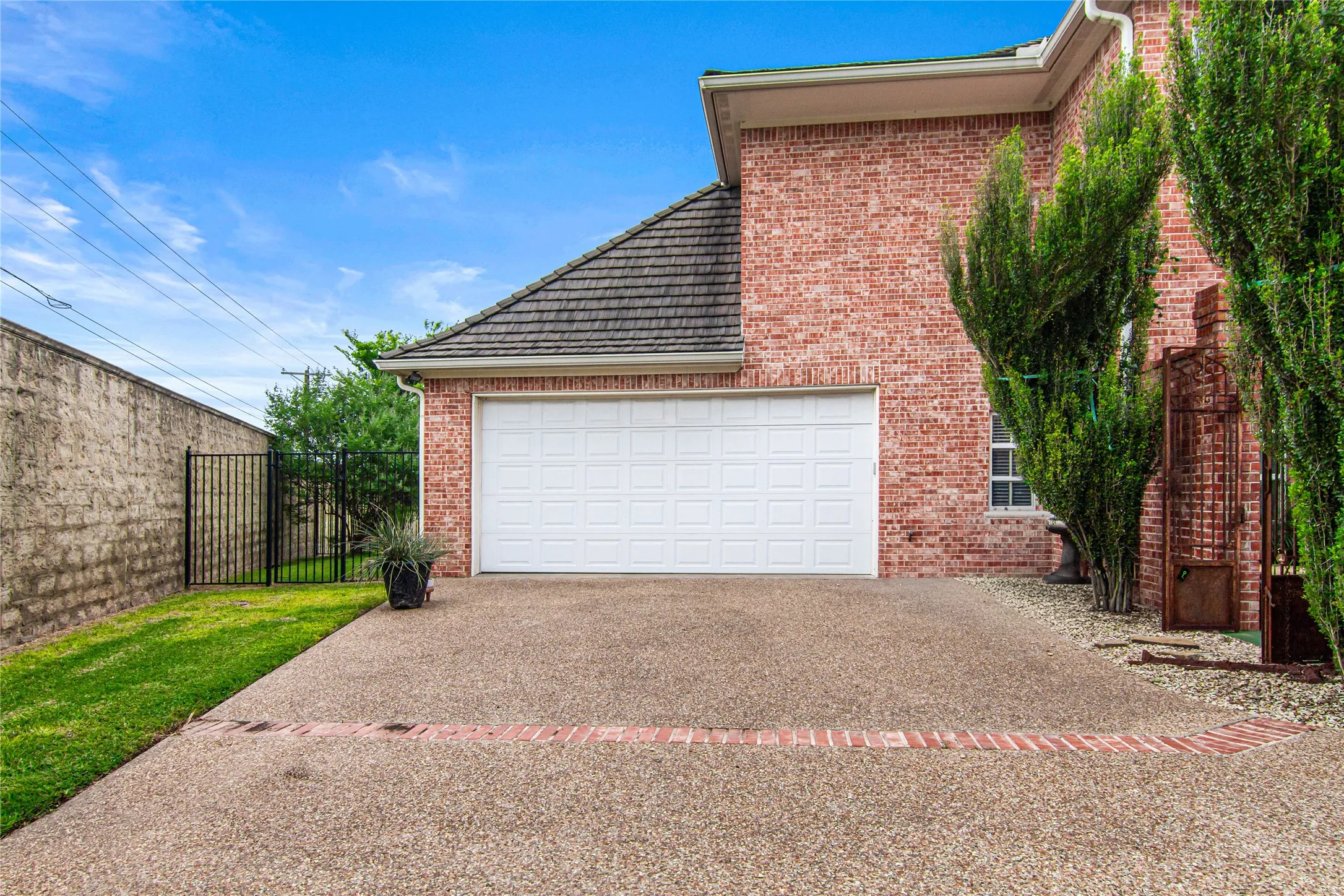Single Family Residence For Sale in Mc Lennan County , 40 Enclave Court, Waco, Texas 76708, 4 Bedroom, 4 Bathroom, 2 Garage spaces, 2,825 Sqft, built in 2007, Price $625,000, mls#21250524, Real Estate Agent in Waco, Homes For Sale in Mc Lennan county, Homes For Sale in Waco, Realtor in Waco Texas, Real Estate Brokerage Independent Realty Texas, Luminita Cordes Realtor