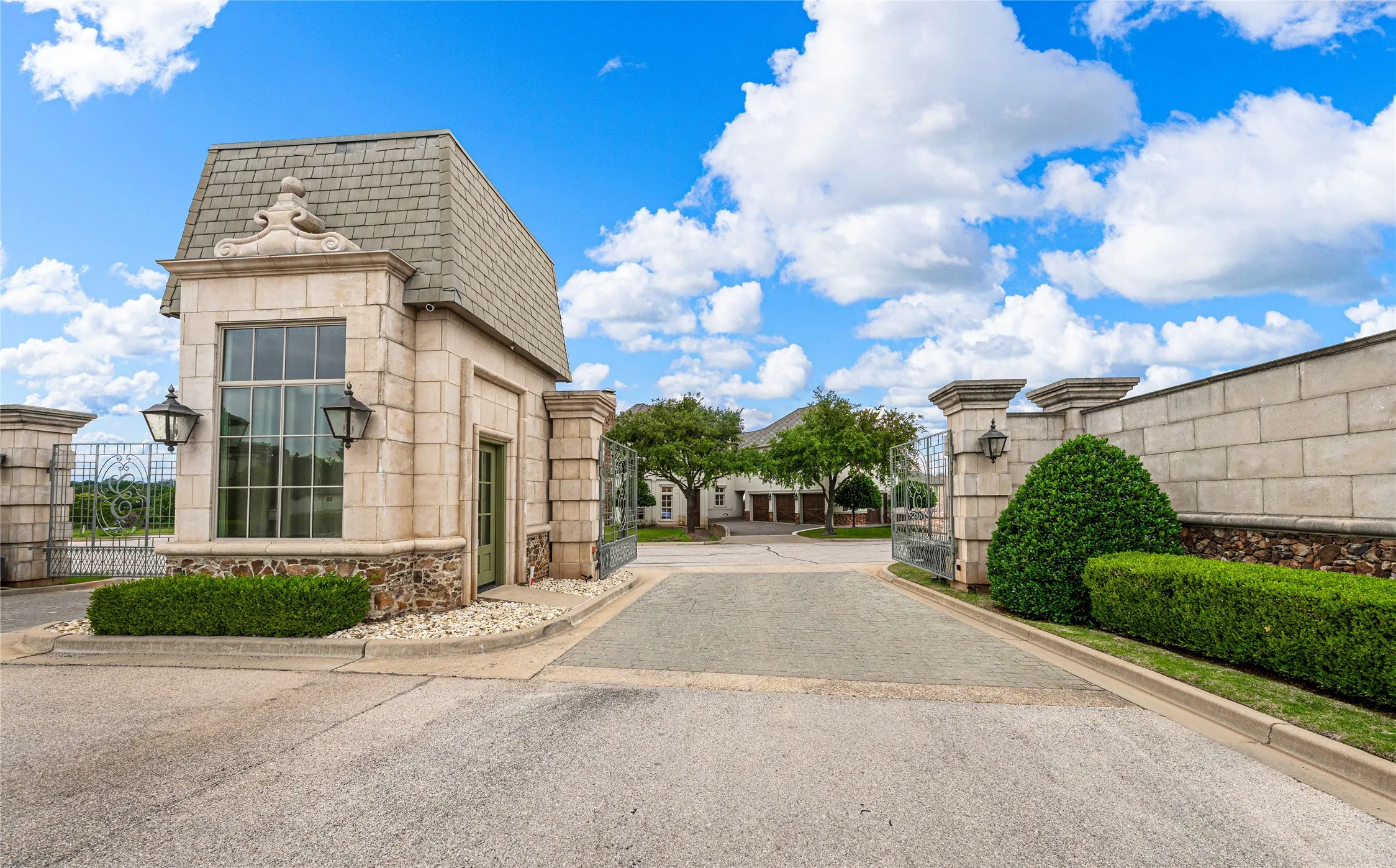 Single Family Residence For Sale in Mc Lennan County , 40 Enclave Court, Waco, Texas 76708, 4 Bedroom, 4 Bathroom, 2 Garage spaces, 2,825 Sqft, built in 2007, Price $625,000, mls#21250524, Real Estate Agent in Waco, Homes For Sale in Mc Lennan county, Homes For Sale in Waco, Realtor in Waco Texas, Real Estate Brokerage Independent Realty Texas, Luminita Cordes Realtor