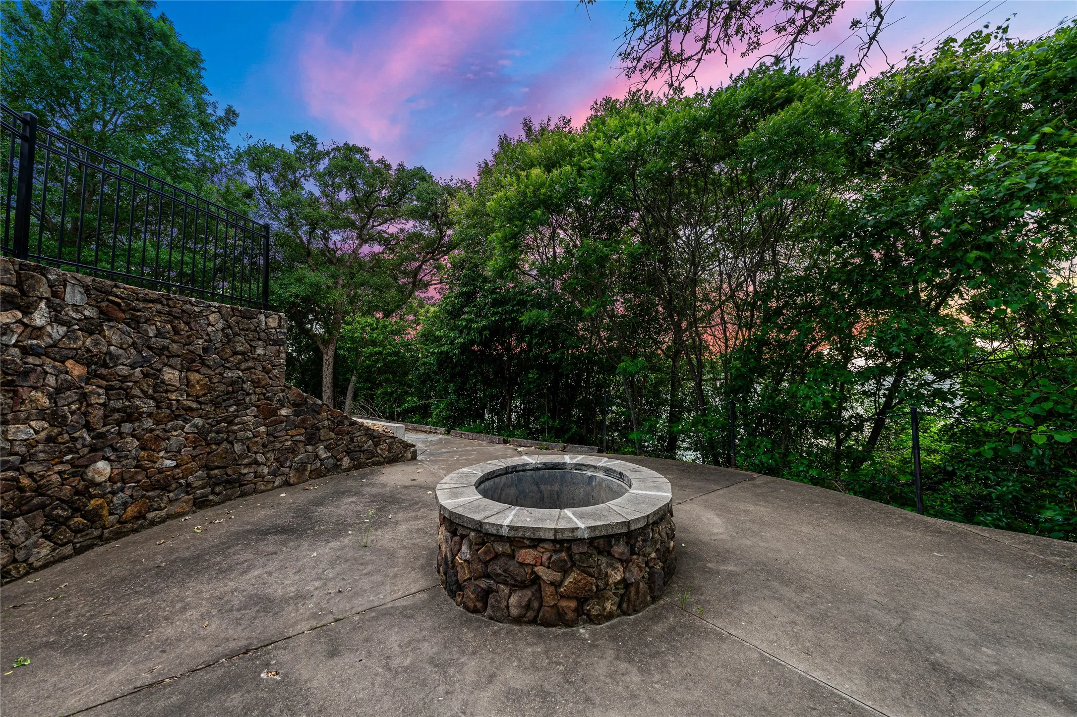 Single Family Residence For Sale in Mc Lennan County , 40 Enclave Court, Waco, Texas 76708, 4 Bedroom, 4 Bathroom, 2 Garage spaces, 2,825 Sqft, built in 2007, Price $625,000, mls#21250524, Real Estate Agent in Waco, Homes For Sale in Mc Lennan county, Homes For Sale in Waco, Realtor in Waco Texas, Real Estate Brokerage Independent Realty Texas, Luminita Cordes Realtor