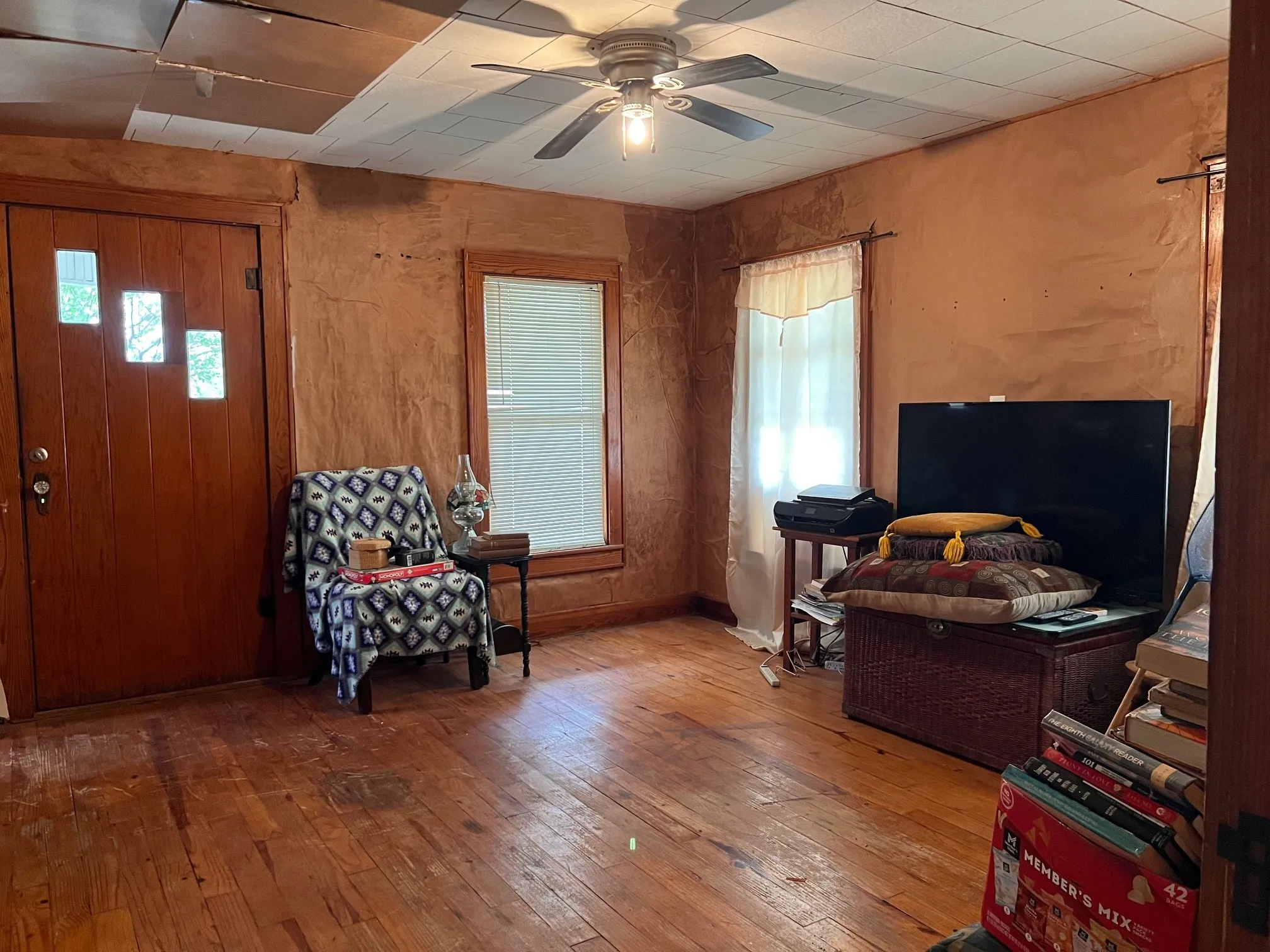 Single Family Residence For Sale in Comanche County , 101 E Commerce Street, Gustine, Texas 76455, 3 Bedrooms, 2 Bathrooms, Garage spaces, 980 Sqft, built in 1920, Price $72,900, mls#21253404, Real Estate Agent in Gustine, Homes For Sale in Comanche county, Homes For Sale in Gustine, Realtor in Gustine Texas, Real Estate Brokerage Independent Realty Texas, Luminita Cordes Realtor