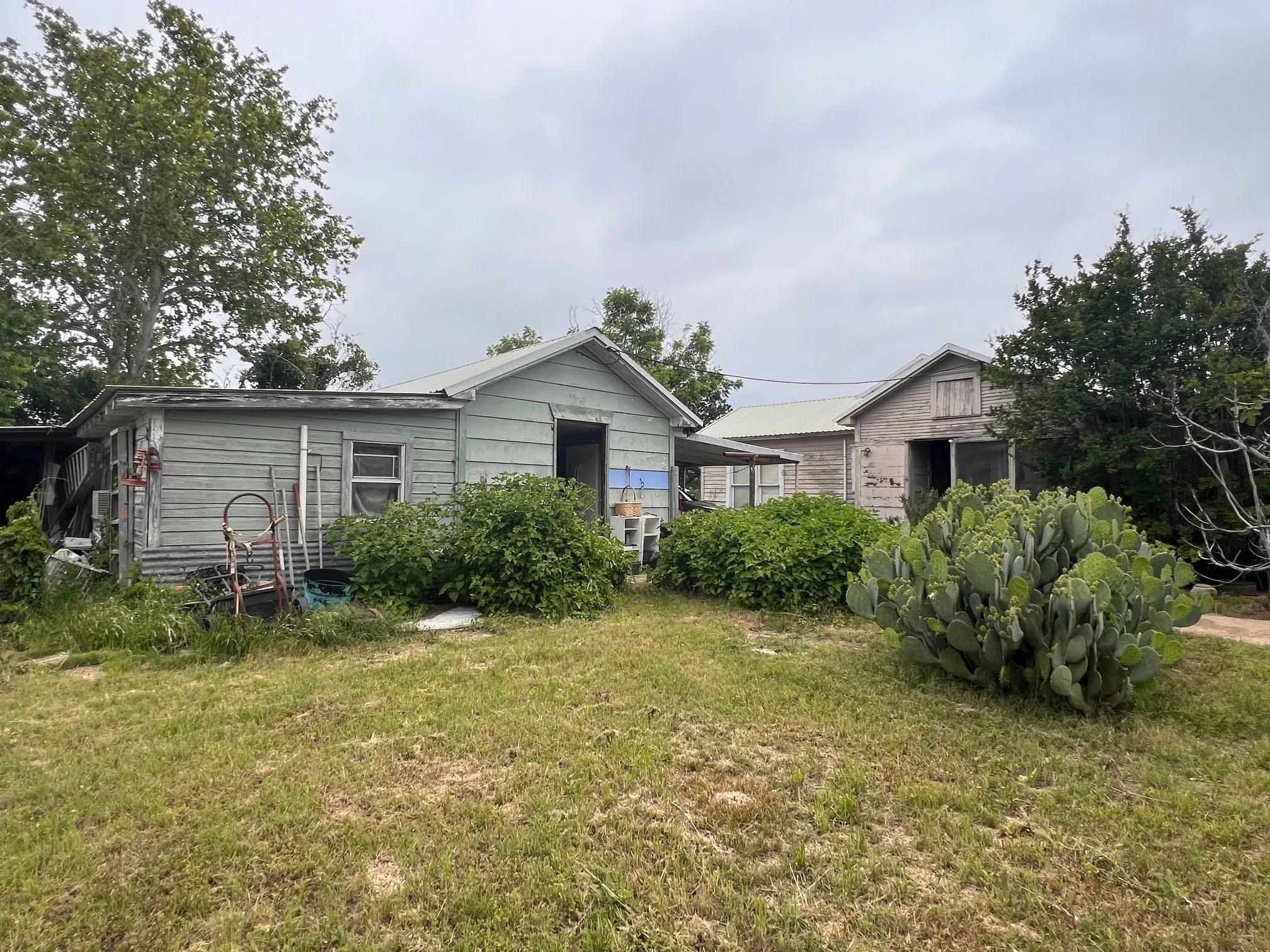 Single Family Residence For Sale in Comanche County , 101 E Commerce Street, Gustine, Texas 76455, 3 Bedrooms, 2 Bathrooms, Garage spaces, 980 Sqft, built in 1920, Price $72,900, mls#21253404, Real Estate Agent in Gustine, Homes For Sale in Comanche county, Homes For Sale in Gustine, Realtor in Gustine Texas, Real Estate Brokerage Independent Realty Texas, Luminita Cordes Realtor