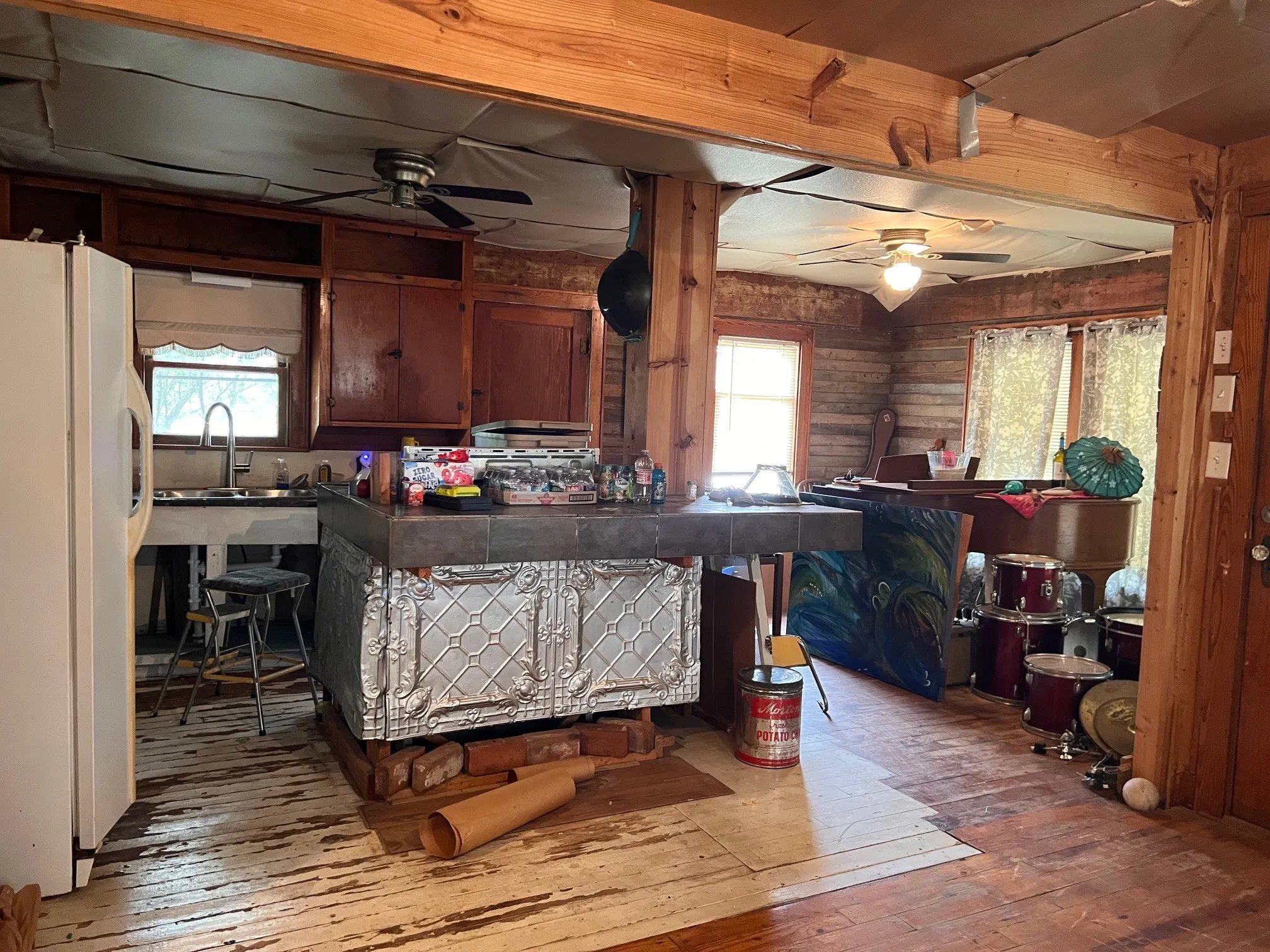 Single Family Residence For Sale in Comanche County , 101 E Commerce Street, Gustine, Texas 76455, 3 Bedrooms, 2 Bathrooms, Garage spaces, 980 Sqft, built in 1920, Price $72,900, mls#21253404, Real Estate Agent in Gustine, Homes For Sale in Comanche county, Homes For Sale in Gustine, Realtor in Gustine Texas, Real Estate Brokerage Independent Realty Texas, Luminita Cordes Realtor