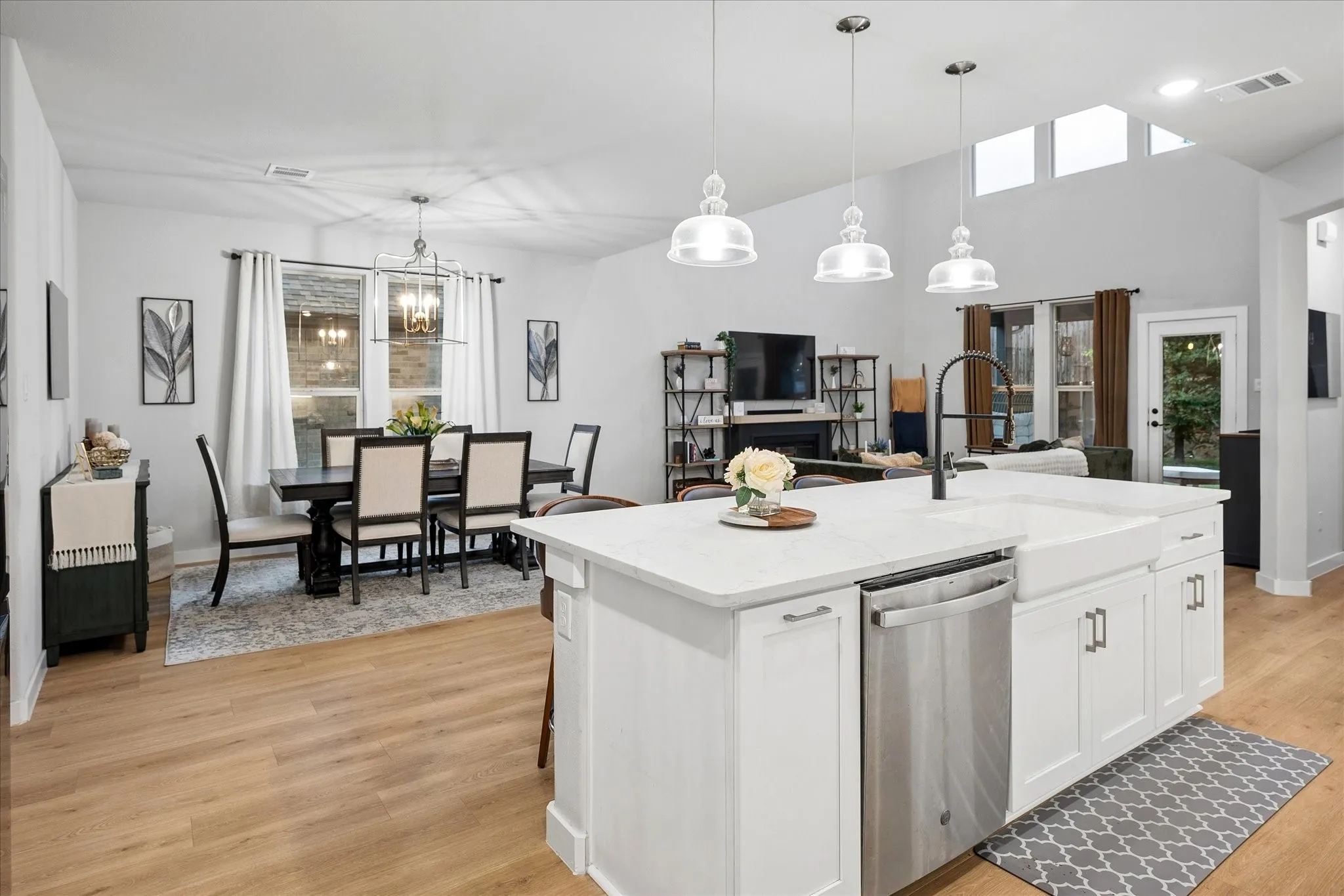 Single Family Residence For Sale in Dallas County , 113 Camelia Street, Garland, Texas 75043, 4 Bedroom, 3 Bathroom, 2 Garage spaces, 2,989 Sqft, built in 2021, mls#21264906, Real Estate Agent in Garland, Homes For Sale in Dallas county, Homes For Sale in Garland, Realtor in Garland Texas, Real Estate Brokerage Independent Realty Texas, Luminita Cordes Realtor