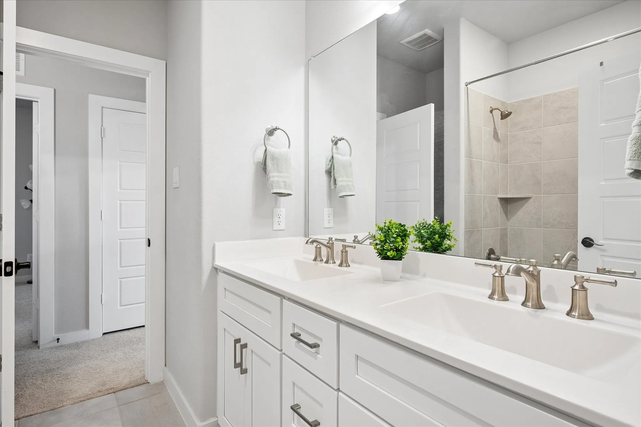 Single Family Residence For Sale in Dallas County , 113 Camelia Street, Garland, Texas 75043, 4 Bedroom, 3 Bathroom, 2 Garage spaces, 2,989 Sqft, built in 2021, mls#21264906, Real Estate Agent in Garland, Homes For Sale in Dallas county, Homes For Sale in Garland, Realtor in Garland Texas, Real Estate Brokerage Independent Realty Texas, Luminita Cordes Realtor
