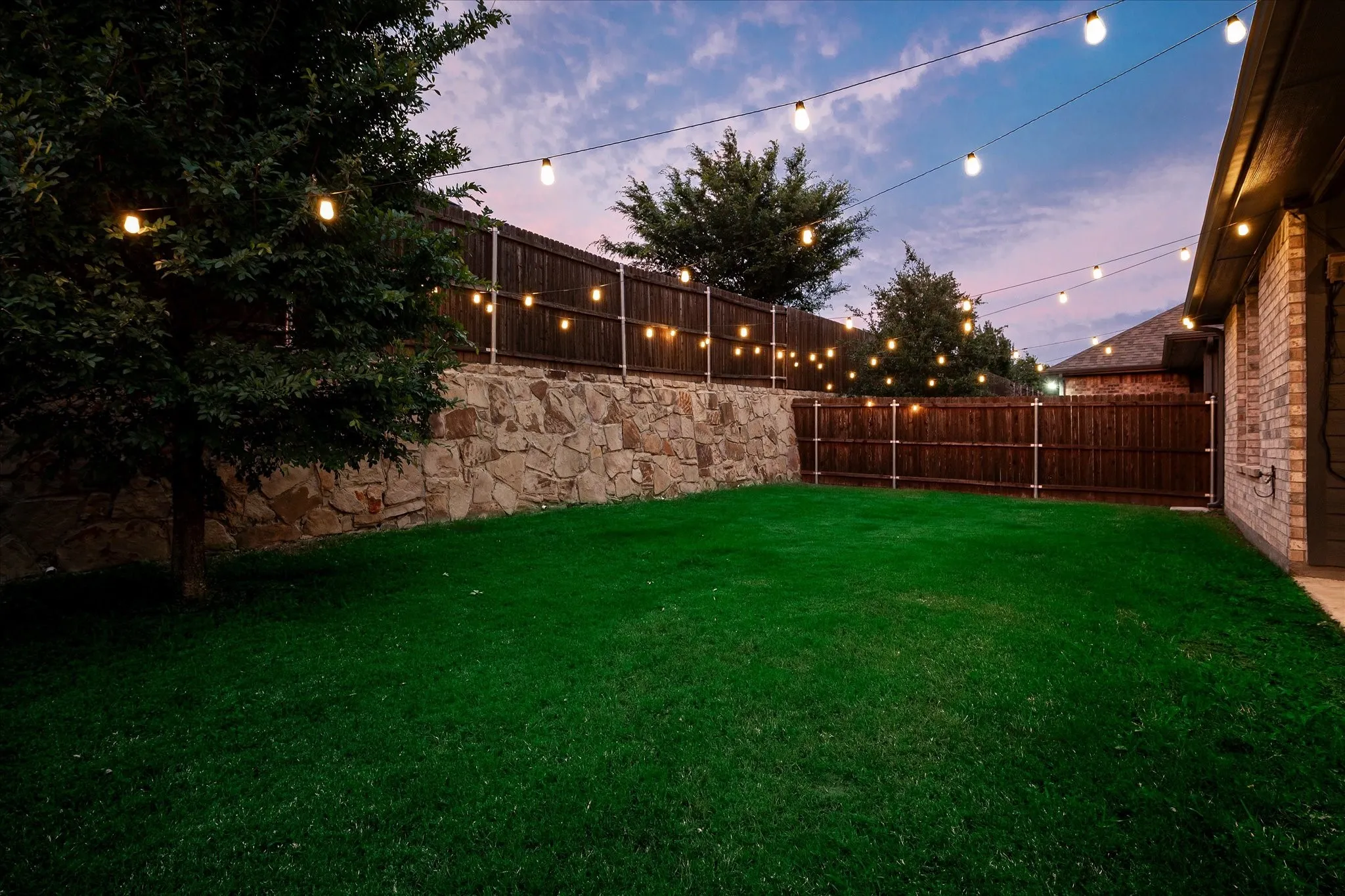 Single Family Residence For Sale in Dallas County , 113 Camelia Street, Garland, Texas 75043, 4 Bedroom, 3 Bathroom, 2 Garage spaces, 2,989 Sqft, built in 2021, mls#21264906, Real Estate Agent in Garland, Homes For Sale in Dallas county, Homes For Sale in Garland, Realtor in Garland Texas, Real Estate Brokerage Independent Realty Texas, Luminita Cordes Realtor