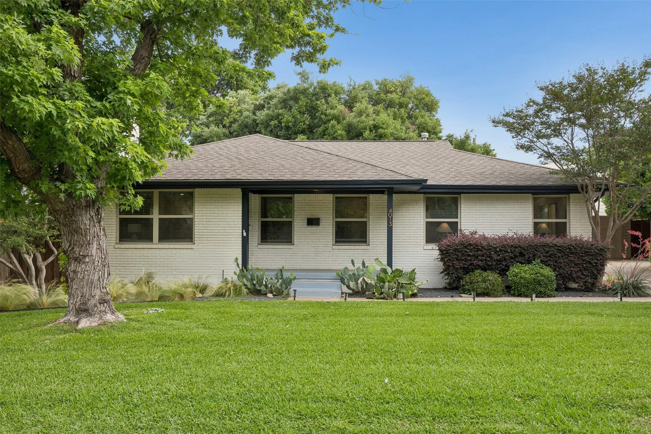 Single Family Residence For Sale in Dallas County , 4013 Valley Ridge Road, Dallas, Texas 75220, 3 Bedroom, 2 Bathroom, 2 Garage spaces, 1,490 Sqft, built in 1953, mls#21262809, Real Estate Agent in Dallas, Homes For Sale in Dallas county, Homes For Sale in Dallas, Realtor in Dallas Texas, Real Estate Brokerage Independent Realty Texas, Luminita Cordes Realtor