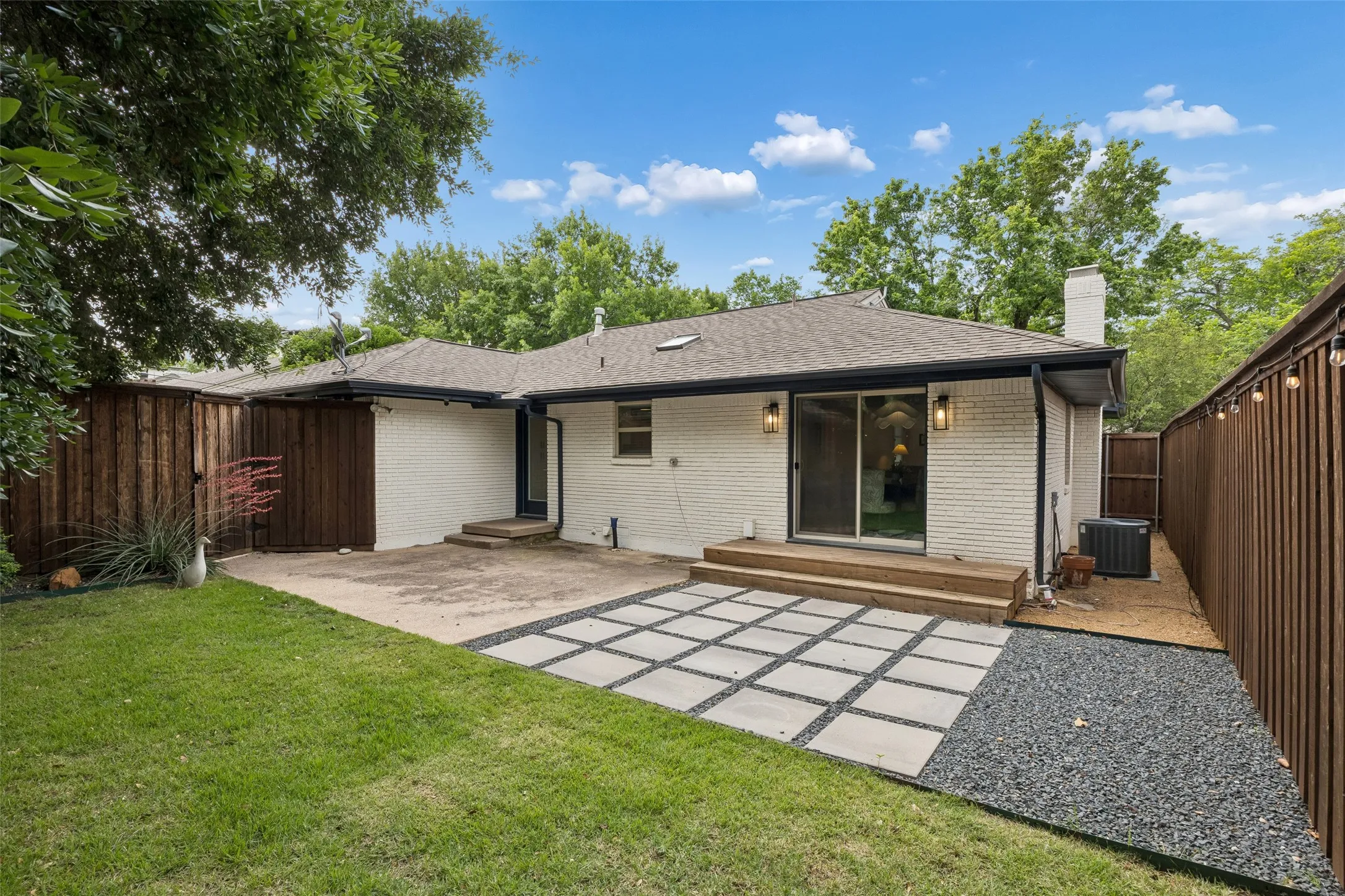 Single Family Residence For Sale in Dallas County , 4013 Valley Ridge Road, Dallas, Texas 75220, 3 Bedroom, 2 Bathroom, 2 Garage spaces, 1,490 Sqft, built in 1953, mls#21262809, Real Estate Agent in Dallas, Homes For Sale in Dallas county, Homes For Sale in Dallas, Realtor in Dallas Texas, Real Estate Brokerage Independent Realty Texas, Luminita Cordes Realtor