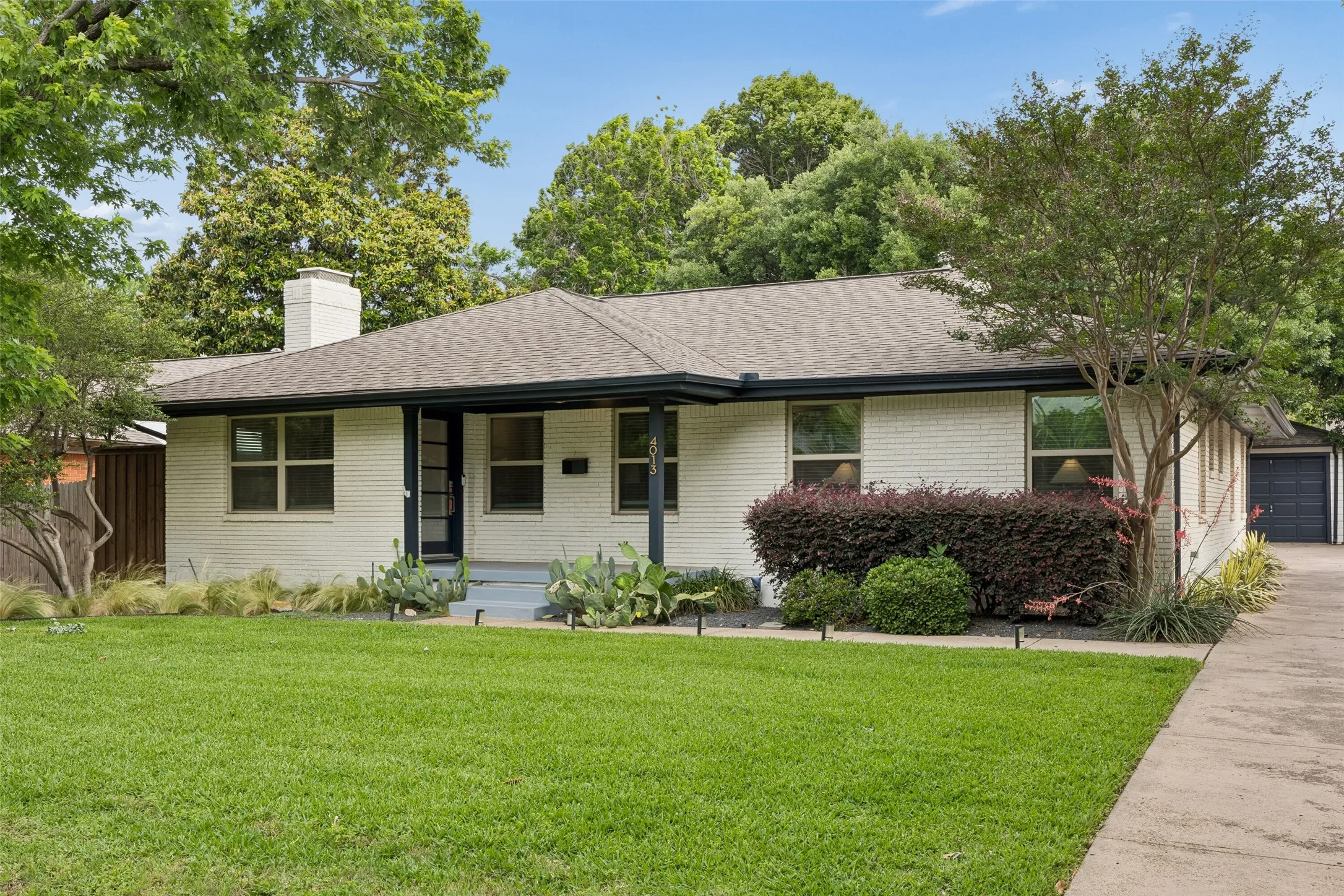 Single Family Residence For Sale in Dallas County , 4013 Valley Ridge Road, Dallas, Texas 75220, 3 Bedroom, 2 Bathroom, 2 Garage spaces, 1,490 Sqft, built in 1953, mls#21262809, Real Estate Agent in Dallas, Homes For Sale in Dallas county, Homes For Sale in Dallas, Realtor in Dallas Texas, Real Estate Brokerage Independent Realty Texas, Luminita Cordes Realtor