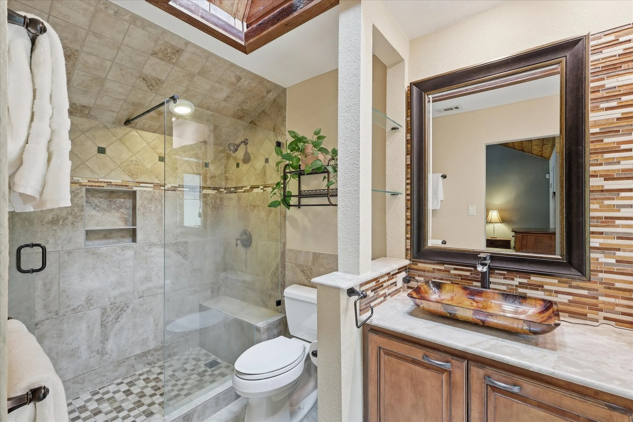 Single Family Residence For Sale in Denton County , 122 Brookdale Drive, Highland Village, Texas 75077, 4 Bedroom, 4 Bathroom, 2 Garage spaces, 2,874 Sqft, built in 1979, mls#21260663, Real Estate Agent in Highland Village, Homes For Sale in Denton county, Homes For Sale in Highland Village, Realtor in Highland Village Texas, Real Estate Brokerage Independent Realty Texas, Luminita Cordes Realtor