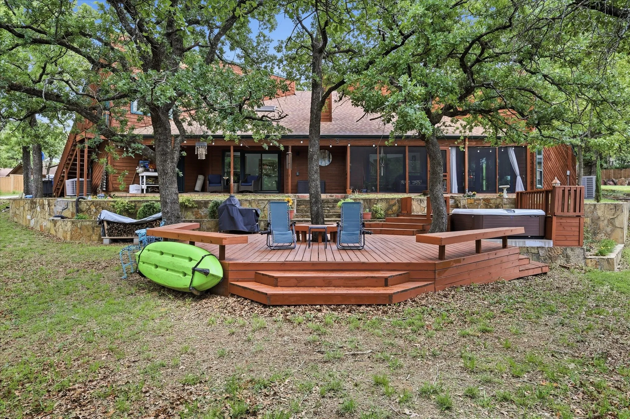 Single Family Residence For Sale in Denton County , 122 Brookdale Drive, Highland Village, Texas 75077, 4 Bedroom, 4 Bathroom, 2 Garage spaces, 2,874 Sqft, built in 1979, mls#21260663, Real Estate Agent in Highland Village, Homes For Sale in Denton county, Homes For Sale in Highland Village, Realtor in Highland Village Texas, Real Estate Brokerage Independent Realty Texas, Luminita Cordes Realtor