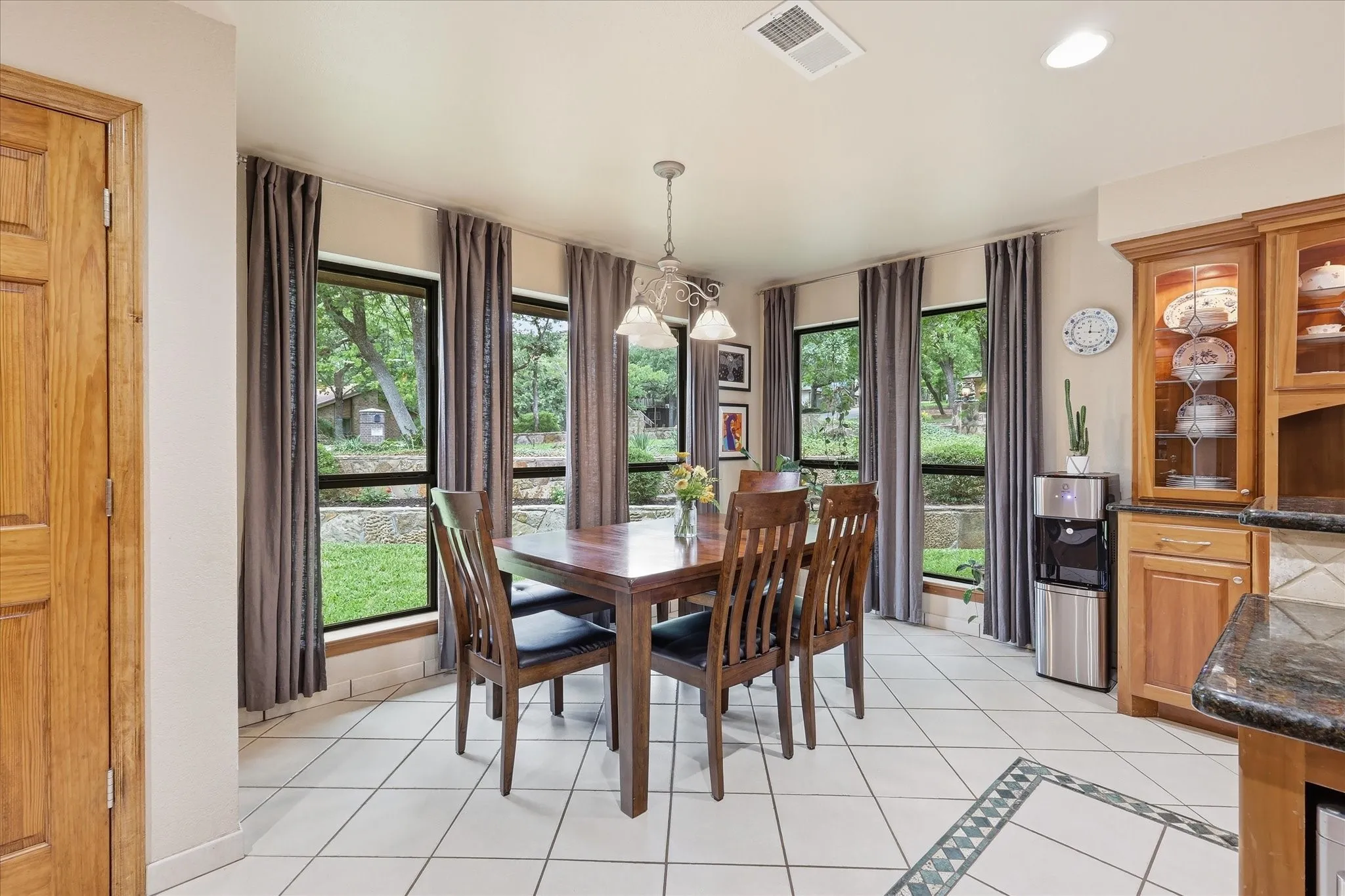 Single Family Residence For Sale in Denton County , 122 Brookdale Drive, Highland Village, Texas 75077, 4 Bedroom, 4 Bathroom, 2 Garage spaces, 2,874 Sqft, built in 1979, mls#21260663, Real Estate Agent in Highland Village, Homes For Sale in Denton county, Homes For Sale in Highland Village, Realtor in Highland Village Texas, Real Estate Brokerage Independent Realty Texas, Luminita Cordes Realtor