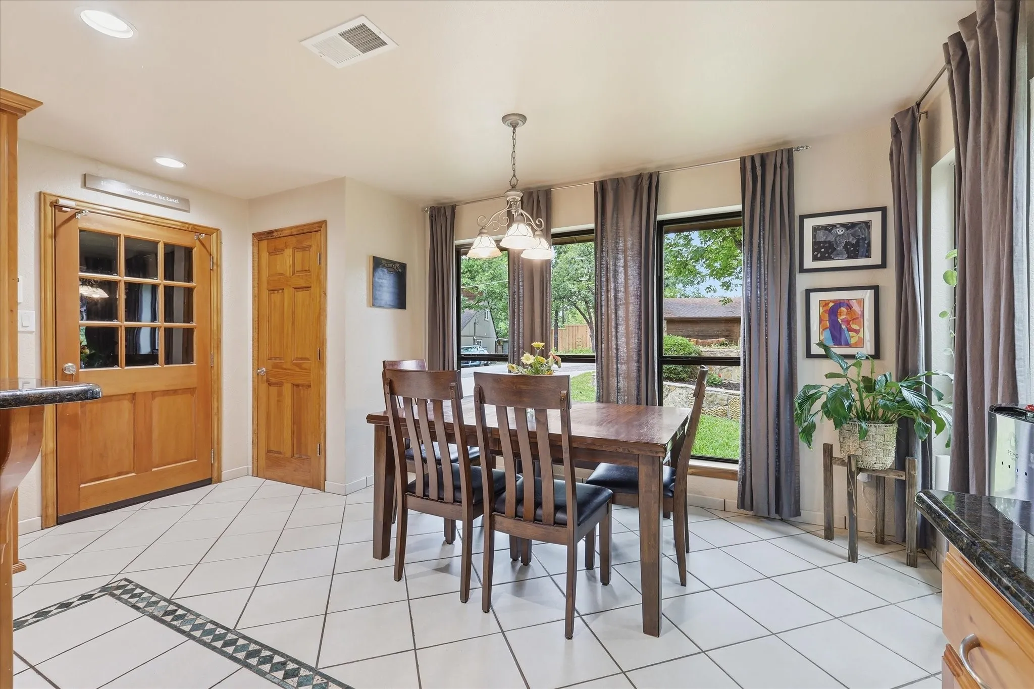 Single Family Residence For Sale in Denton County , 122 Brookdale Drive, Highland Village, Texas 75077, 4 Bedroom, 4 Bathroom, 2 Garage spaces, 2,874 Sqft, built in 1979, mls#21260663, Real Estate Agent in Highland Village, Homes For Sale in Denton county, Homes For Sale in Highland Village, Realtor in Highland Village Texas, Real Estate Brokerage Independent Realty Texas, Luminita Cordes Realtor