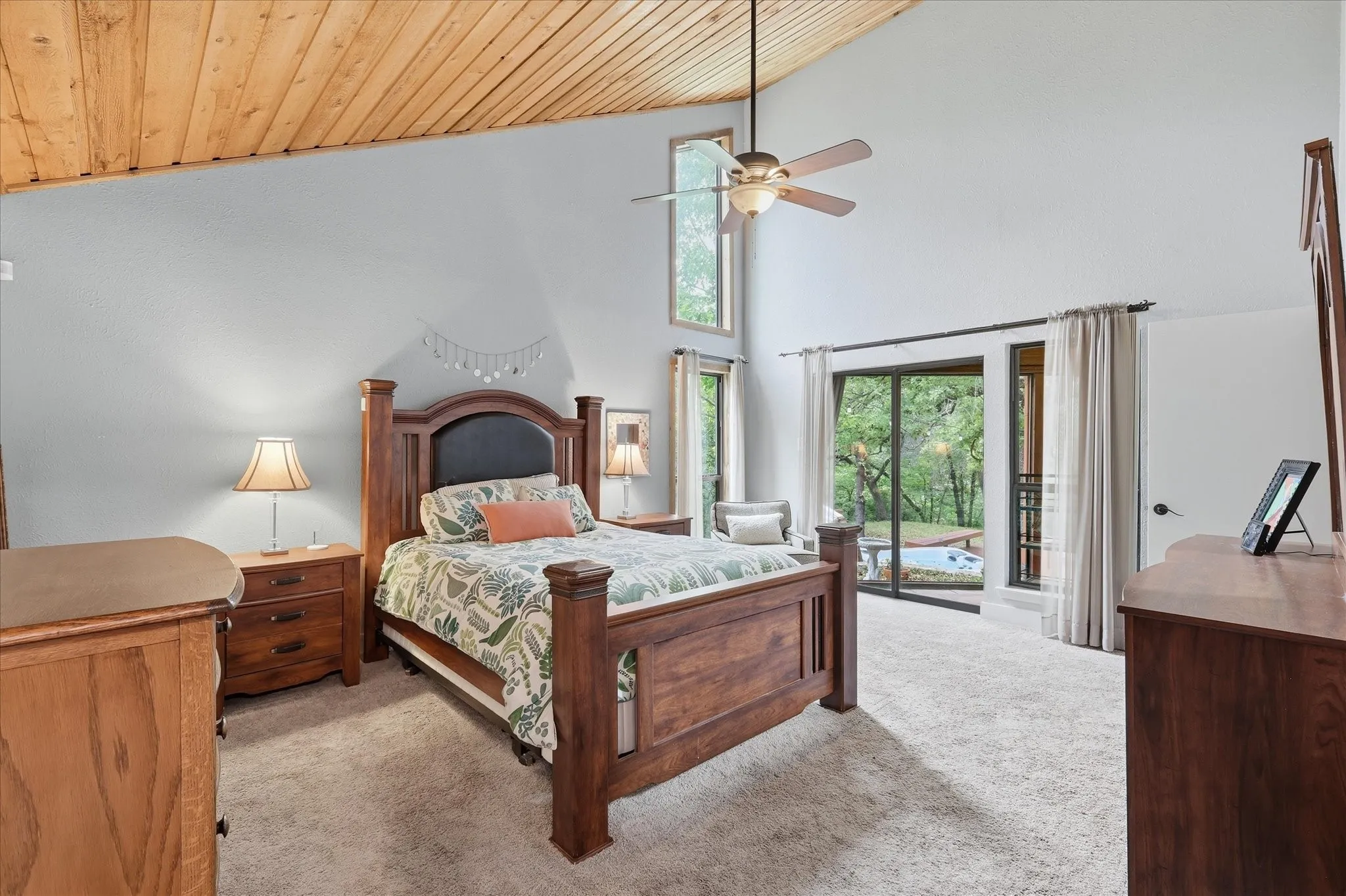 Single Family Residence For Sale in Denton County , 122 Brookdale Drive, Highland Village, Texas 75077, 4 Bedroom, 4 Bathroom, 2 Garage spaces, 2,874 Sqft, built in 1979, mls#21260663, Real Estate Agent in Highland Village, Homes For Sale in Denton county, Homes For Sale in Highland Village, Realtor in Highland Village Texas, Real Estate Brokerage Independent Realty Texas, Luminita Cordes Realtor