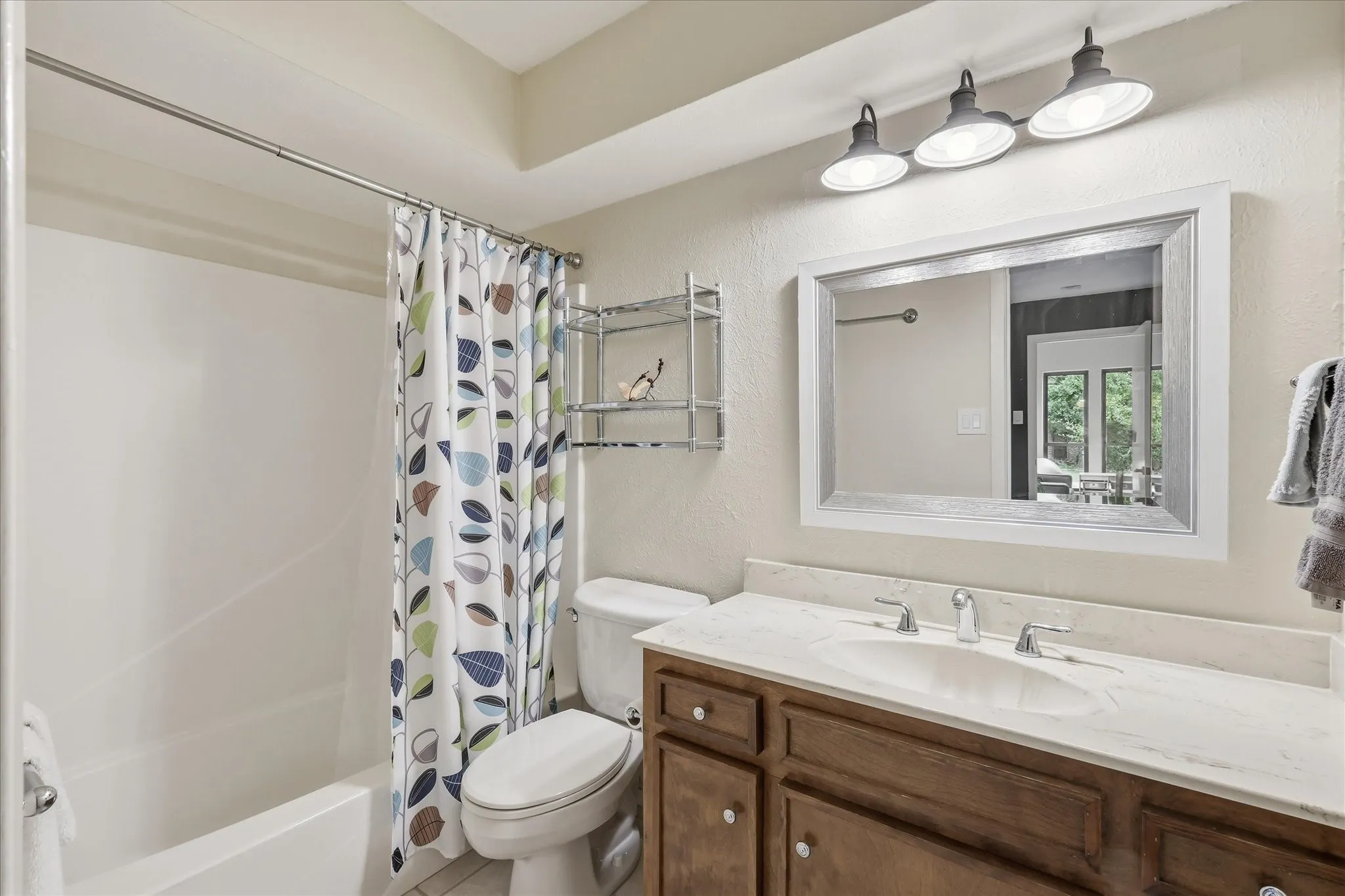 Single Family Residence For Sale in Denton County , 122 Brookdale Drive, Highland Village, Texas 75077, 4 Bedroom, 4 Bathroom, 2 Garage spaces, 2,874 Sqft, built in 1979, mls#21260663, Real Estate Agent in Highland Village, Homes For Sale in Denton county, Homes For Sale in Highland Village, Realtor in Highland Village Texas, Real Estate Brokerage Independent Realty Texas, Luminita Cordes Realtor