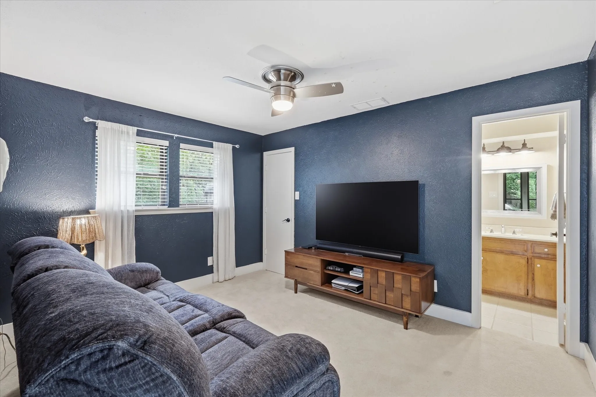 Single Family Residence For Sale in Denton County , 122 Brookdale Drive, Highland Village, Texas 75077, 4 Bedroom, 4 Bathroom, 2 Garage spaces, 2,874 Sqft, built in 1979, mls#21260663, Real Estate Agent in Highland Village, Homes For Sale in Denton county, Homes For Sale in Highland Village, Realtor in Highland Village Texas, Real Estate Brokerage Independent Realty Texas, Luminita Cordes Realtor