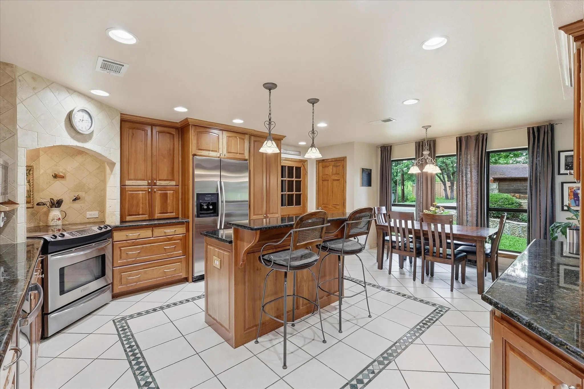 Single Family Residence For Sale in Denton County , 122 Brookdale Drive, Highland Village, Texas 75077, 4 Bedroom, 4 Bathroom, 2 Garage spaces, 2,874 Sqft, built in 1979, mls#21260663, Real Estate Agent in Highland Village, Homes For Sale in Denton county, Homes For Sale in Highland Village, Realtor in Highland Village Texas, Real Estate Brokerage Independent Realty Texas, Luminita Cordes Realtor