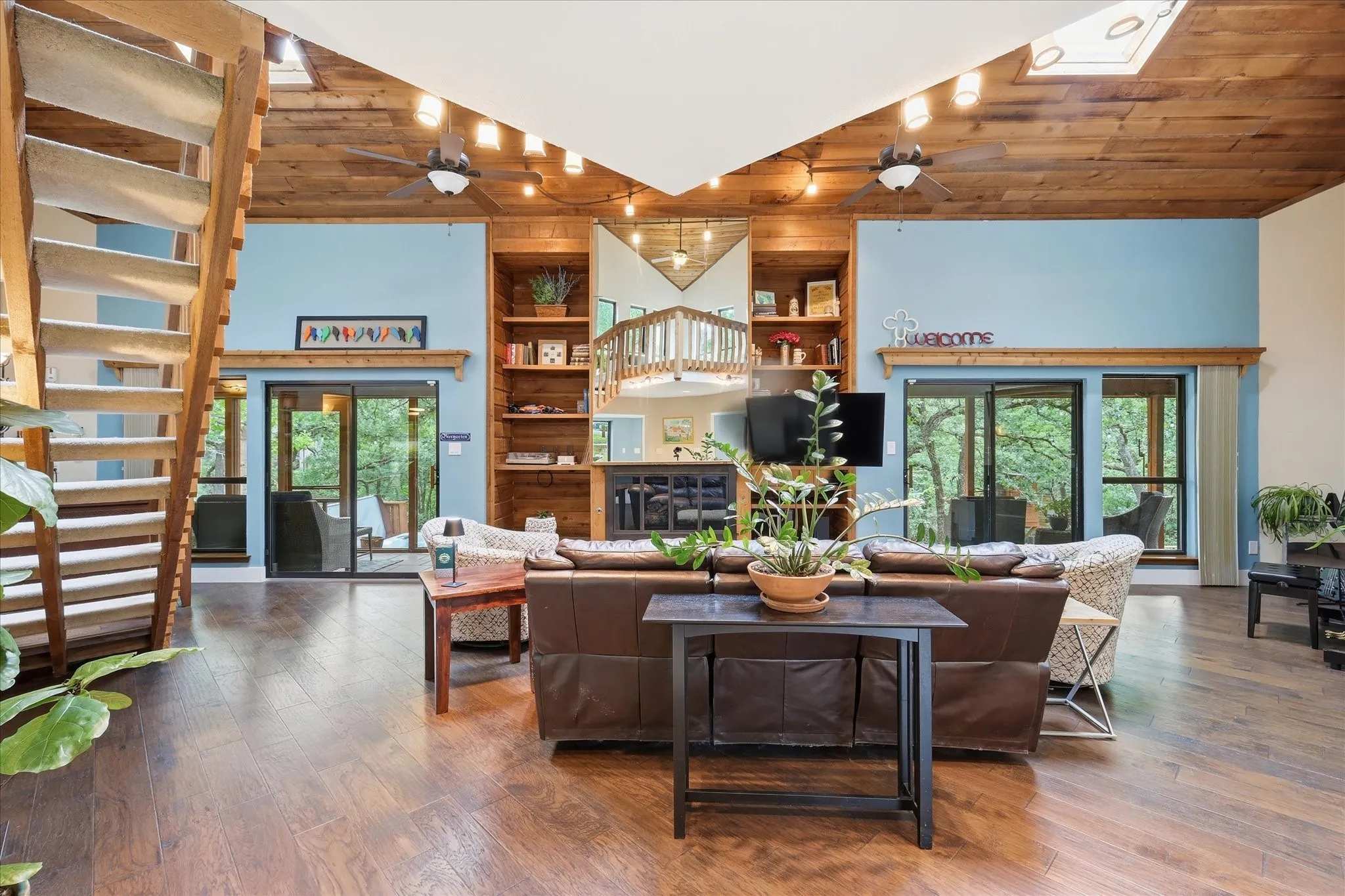 Single Family Residence For Sale in Denton County , 122 Brookdale Drive, Highland Village, Texas 75077, 4 Bedroom, 4 Bathroom, 2 Garage spaces, 2,874 Sqft, built in 1979, mls#21260663, Real Estate Agent in Highland Village, Homes For Sale in Denton county, Homes For Sale in Highland Village, Realtor in Highland Village Texas, Real Estate Brokerage Independent Realty Texas, Luminita Cordes Realtor