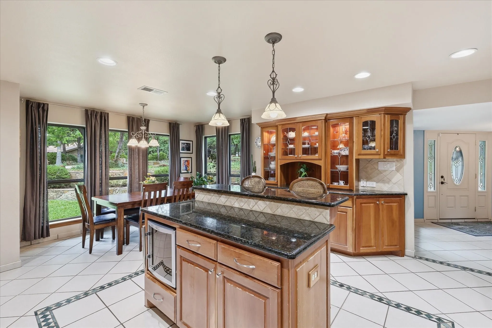 Single Family Residence For Sale in Denton County , 122 Brookdale Drive, Highland Village, Texas 75077, 4 Bedroom, 4 Bathroom, 2 Garage spaces, 2,874 Sqft, built in 1979, mls#21260663, Real Estate Agent in Highland Village, Homes For Sale in Denton county, Homes For Sale in Highland Village, Realtor in Highland Village Texas, Real Estate Brokerage Independent Realty Texas, Luminita Cordes Realtor