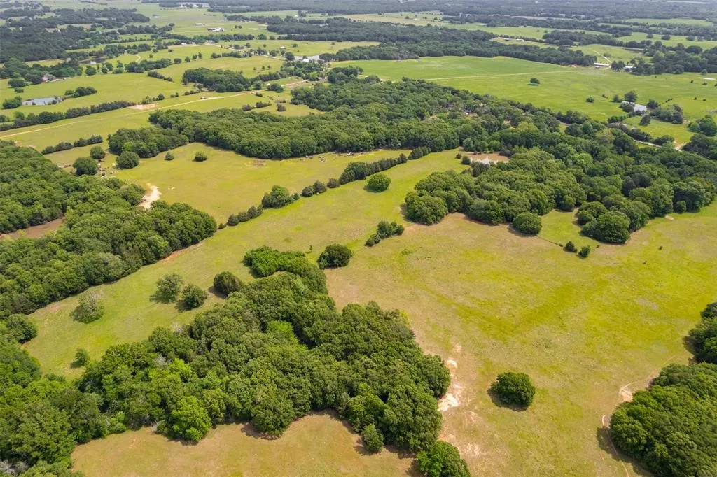 Single Family Residence For Sale in Fannin County , 6111 County Road 2610, Bonham, Texas 75418, 3 Bedroom, 2 Bathroom, Garage spaces, 1,096 Sqft, built in 1970, Price $599,990, mls#21264950, Real Estate Agent in Bonham, Homes For Sale in Fannin county, Homes For Sale in Bonham, Realtor in Bonham Texas, Real Estate Brokerage Independent Realty Texas, Luminita Cordes Realtor