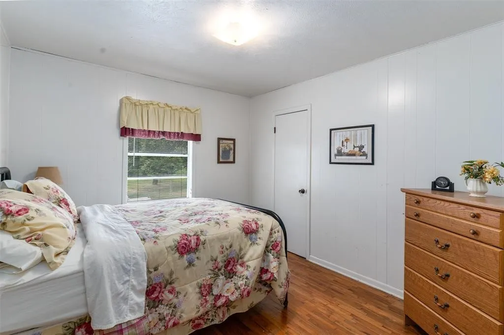 Single Family Residence For Sale in Fannin County , 6111 County Road 2610, Bonham, Texas 75418, 3 Bedroom, 2 Bathroom, Garage spaces, 1,096 Sqft, built in 1970, Price $599,990, mls#21264950, Real Estate Agent in Bonham, Homes For Sale in Fannin county, Homes For Sale in Bonham, Realtor in Bonham Texas, Real Estate Brokerage Independent Realty Texas, Luminita Cordes Realtor