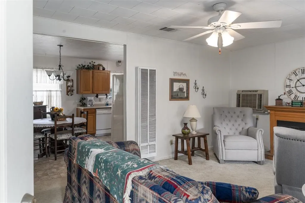 Single Family Residence For Sale in Fannin County , 6111 County Road 2610, Bonham, Texas 75418, 3 Bedroom, 2 Bathroom, Garage spaces, 1,096 Sqft, built in 1970, Price $599,990, mls#21264950, Real Estate Agent in Bonham, Homes For Sale in Fannin county, Homes For Sale in Bonham, Realtor in Bonham Texas, Real Estate Brokerage Independent Realty Texas, Luminita Cordes Realtor