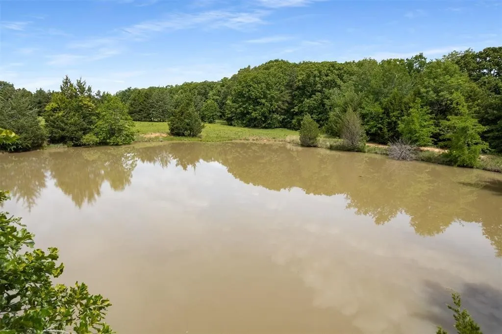 Single Family Residence For Sale in Fannin County , 6111 County Road 2610, Bonham, Texas 75418, 3 Bedroom, 2 Bathroom, Garage spaces, 1,096 Sqft, built in 1970, Price $599,990, mls#21264950, Real Estate Agent in Bonham, Homes For Sale in Fannin county, Homes For Sale in Bonham, Realtor in Bonham Texas, Real Estate Brokerage Independent Realty Texas, Luminita Cordes Realtor