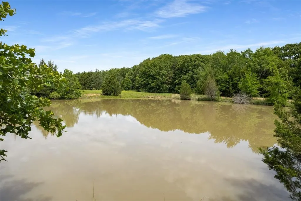 Single Family Residence For Sale in Fannin County , 6111 County Road 2610, Bonham, Texas 75418, 3 Bedroom, 2 Bathroom, Garage spaces, 1,096 Sqft, built in 1970, Price $599,990, mls#21264950, Real Estate Agent in Bonham, Homes For Sale in Fannin county, Homes For Sale in Bonham, Realtor in Bonham Texas, Real Estate Brokerage Independent Realty Texas, Luminita Cordes Realtor