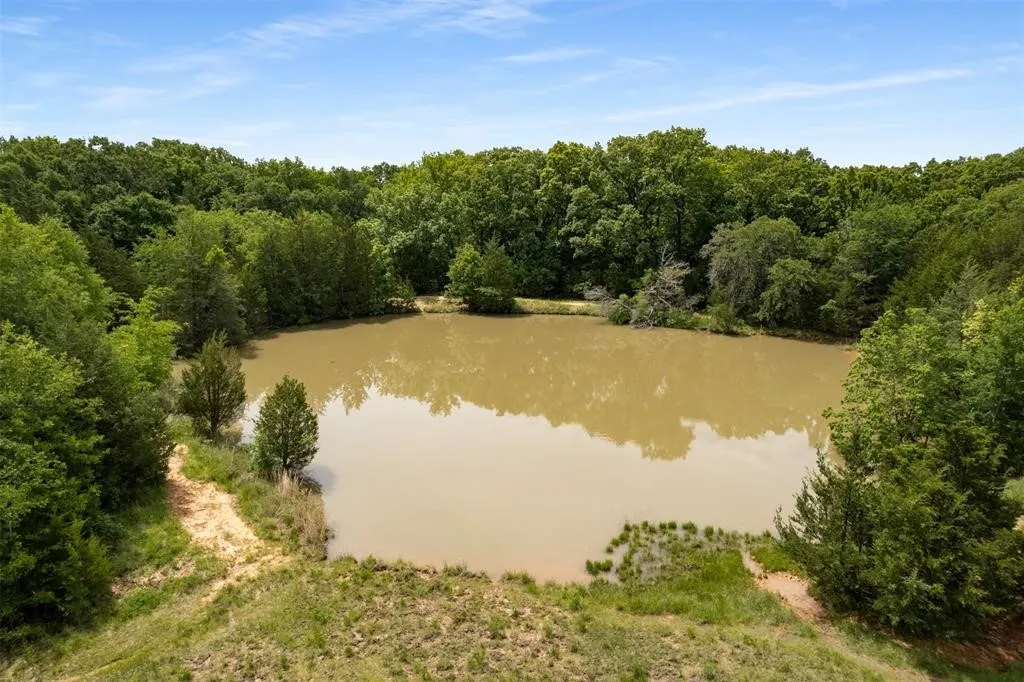 Single Family Residence For Sale in Fannin County , 6111 County Road 2610, Bonham, Texas 75418, 3 Bedroom, 2 Bathroom, Garage spaces, 1,096 Sqft, built in 1970, Price $599,990, mls#21264950, Real Estate Agent in Bonham, Homes For Sale in Fannin county, Homes For Sale in Bonham, Realtor in Bonham Texas, Real Estate Brokerage Independent Realty Texas, Luminita Cordes Realtor