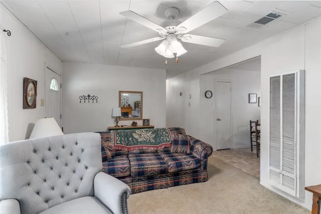 Single Family Residence For Sale in Fannin County , 6111 County Road 2610, Bonham, Texas 75418, 3 Bedroom, 2 Bathroom, Garage spaces, 1,096 Sqft, built in 1970, Price $599,990, mls#21264950, Real Estate Agent in Bonham, Homes For Sale in Fannin county, Homes For Sale in Bonham, Realtor in Bonham Texas, Real Estate Brokerage Independent Realty Texas, Luminita Cordes Realtor