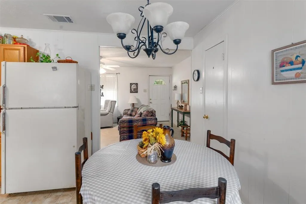 Single Family Residence For Sale in Fannin County , 6111 County Road 2610, Bonham, Texas 75418, 3 Bedroom, 2 Bathroom, Garage spaces, 1,096 Sqft, built in 1970, Price $599,990, mls#21264950, Real Estate Agent in Bonham, Homes For Sale in Fannin county, Homes For Sale in Bonham, Realtor in Bonham Texas, Real Estate Brokerage Independent Realty Texas, Luminita Cordes Realtor