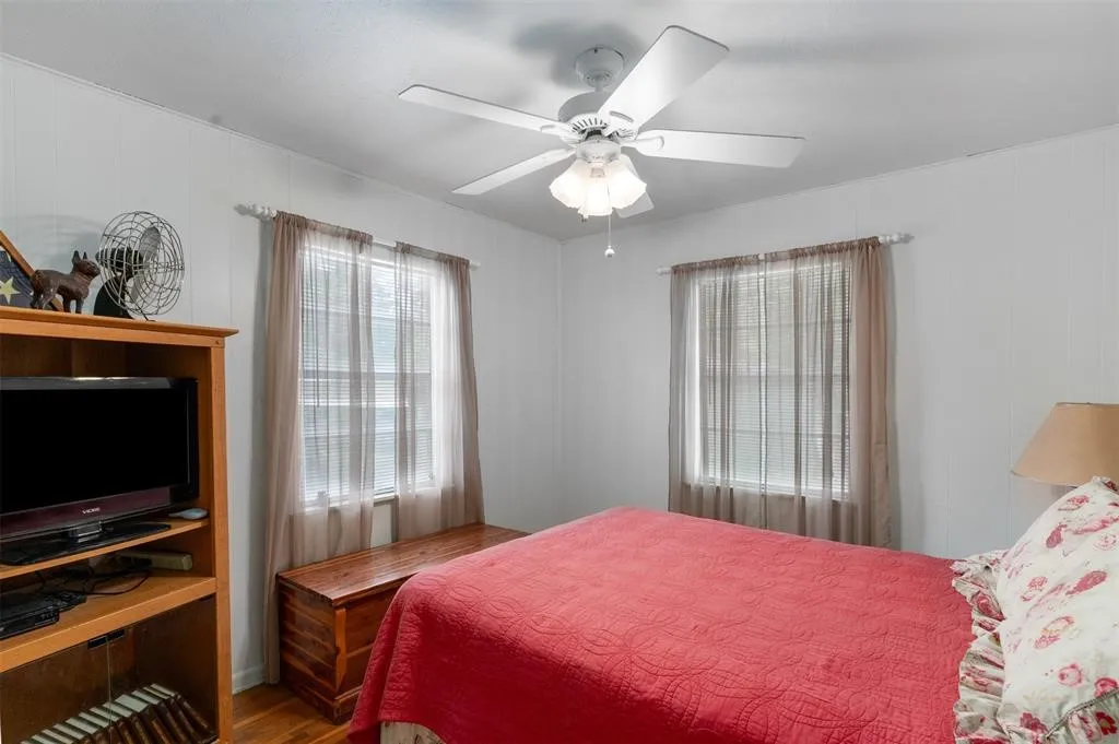 Single Family Residence For Sale in Fannin County , 6111 County Road 2610, Bonham, Texas 75418, 3 Bedroom, 2 Bathroom, Garage spaces, 1,096 Sqft, built in 1970, Price $599,990, mls#21264950, Real Estate Agent in Bonham, Homes For Sale in Fannin county, Homes For Sale in Bonham, Realtor in Bonham Texas, Real Estate Brokerage Independent Realty Texas, Luminita Cordes Realtor