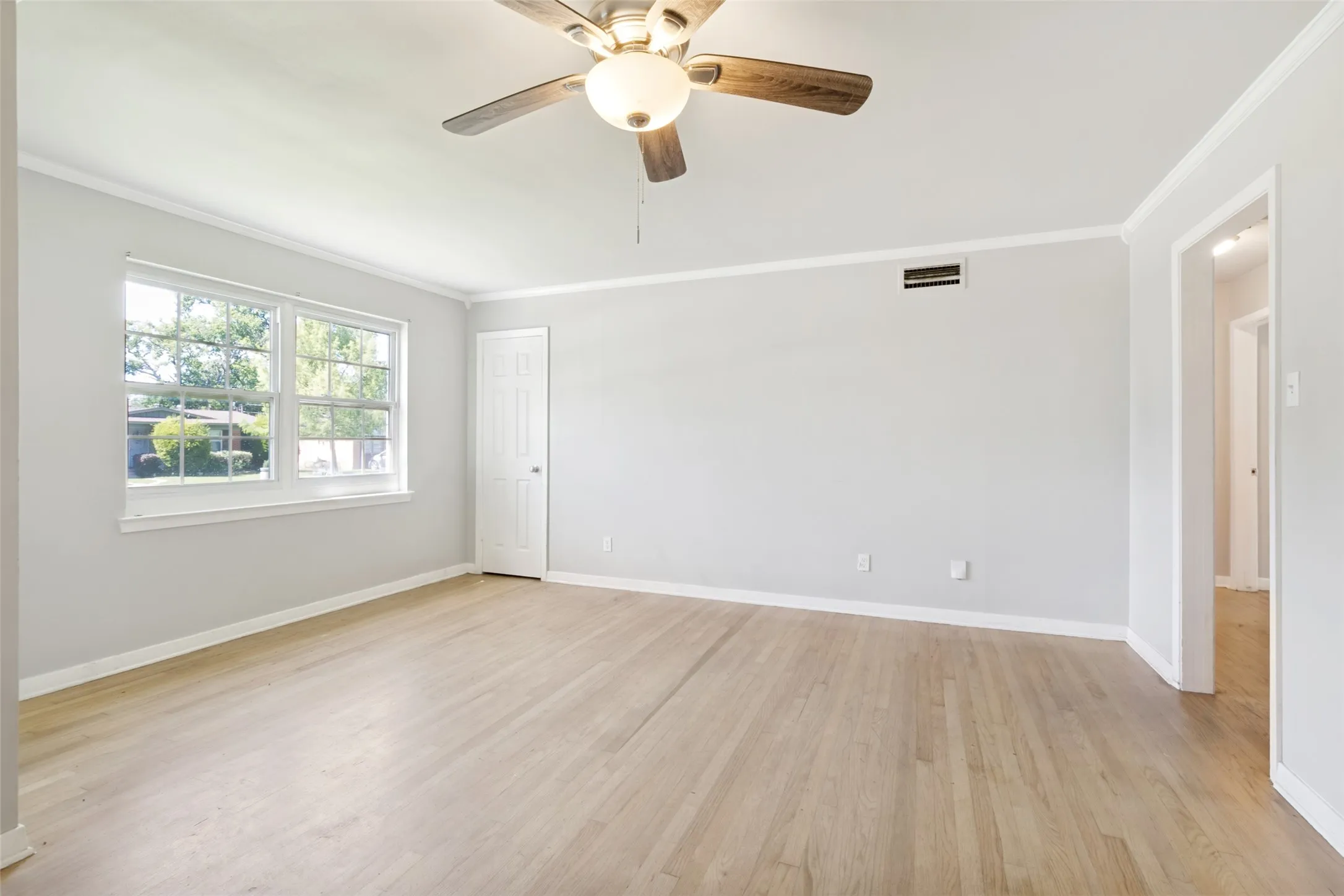 Single Family Residence For Sale in Dallas County , 10932 Dunaway Drive, Dallas, Texas 75228, 4 Bedroom, 2 Bathroom, Garage spaces, 1,495 Sqft, built in 1955, mls#21264994, Real Estate Agent in Dallas, Homes For Sale in Dallas county, Homes For Sale in Dallas, Realtor in Dallas Texas, Real Estate Brokerage Independent Realty Texas, Luminita Cordes Realtor