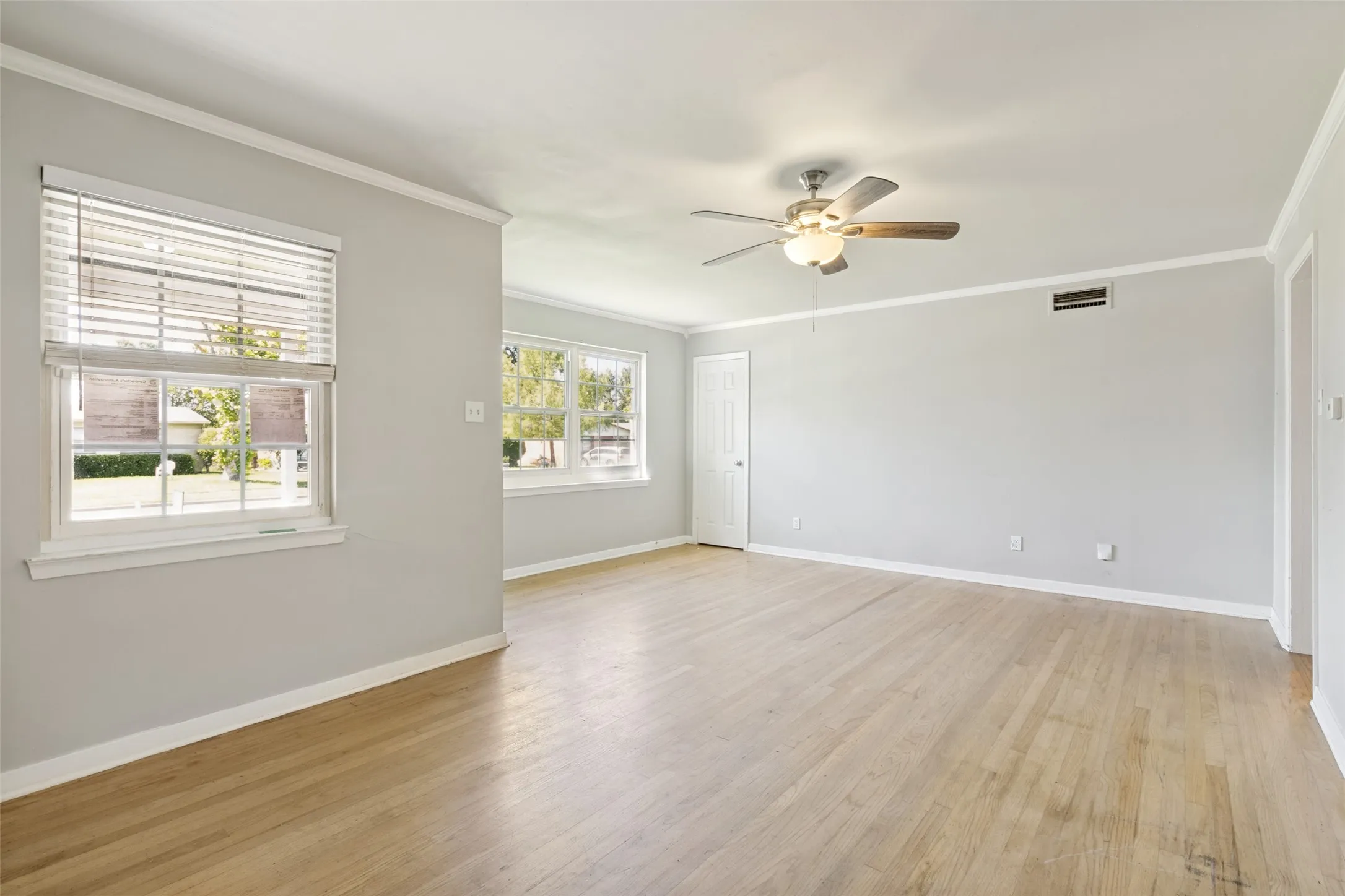 Single Family Residence For Sale in Dallas County , 10932 Dunaway Drive, Dallas, Texas 75228, 4 Bedroom, 2 Bathroom, Garage spaces, 1,495 Sqft, built in 1955, mls#21264994, Real Estate Agent in Dallas, Homes For Sale in Dallas county, Homes For Sale in Dallas, Realtor in Dallas Texas, Real Estate Brokerage Independent Realty Texas, Luminita Cordes Realtor