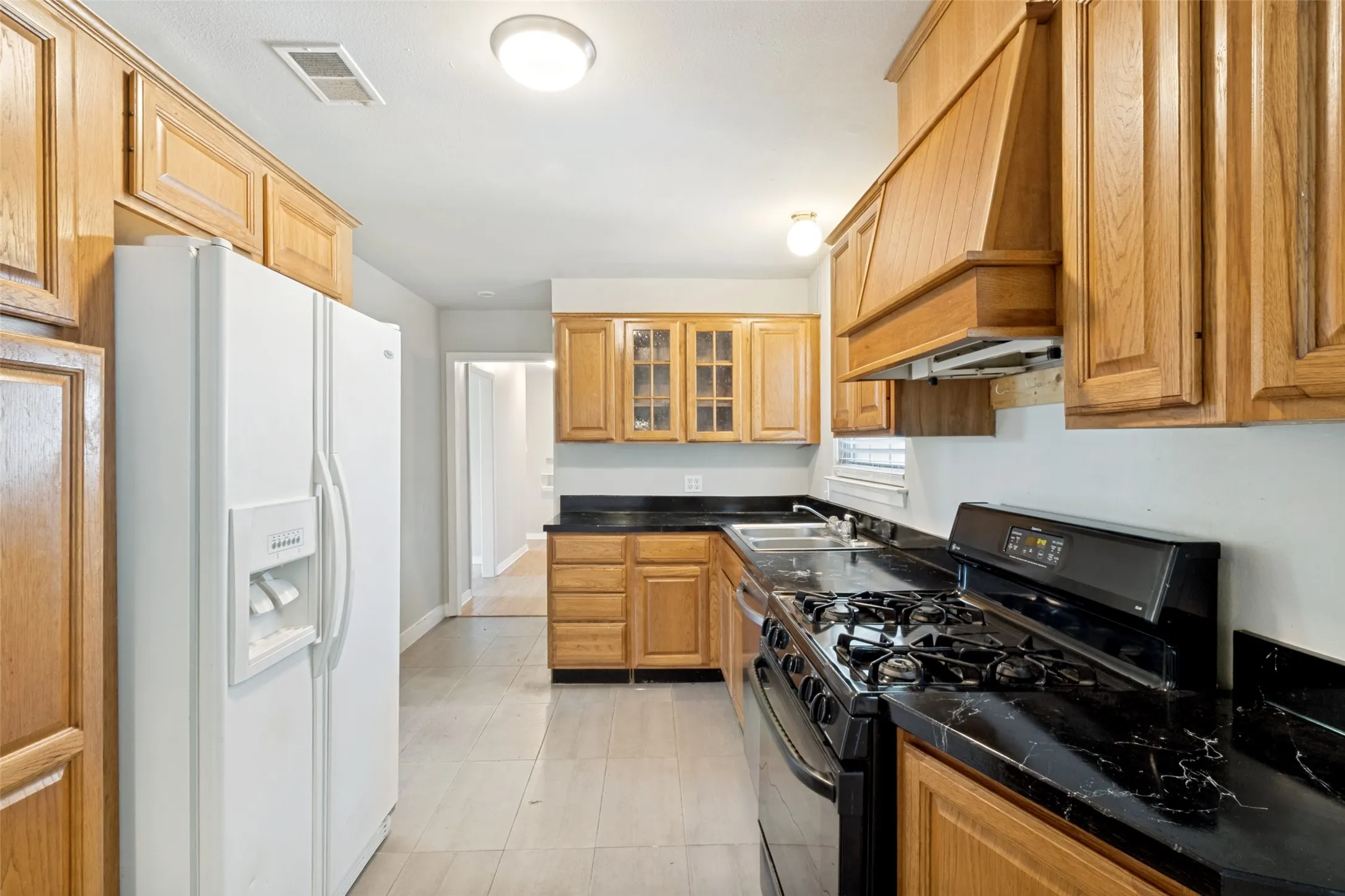 Single Family Residence For Sale in Dallas County , 10932 Dunaway Drive, Dallas, Texas 75228, 4 Bedroom, 2 Bathroom, Garage spaces, 1,495 Sqft, built in 1955, mls#21264994, Real Estate Agent in Dallas, Homes For Sale in Dallas county, Homes For Sale in Dallas, Realtor in Dallas Texas, Real Estate Brokerage Independent Realty Texas, Luminita Cordes Realtor