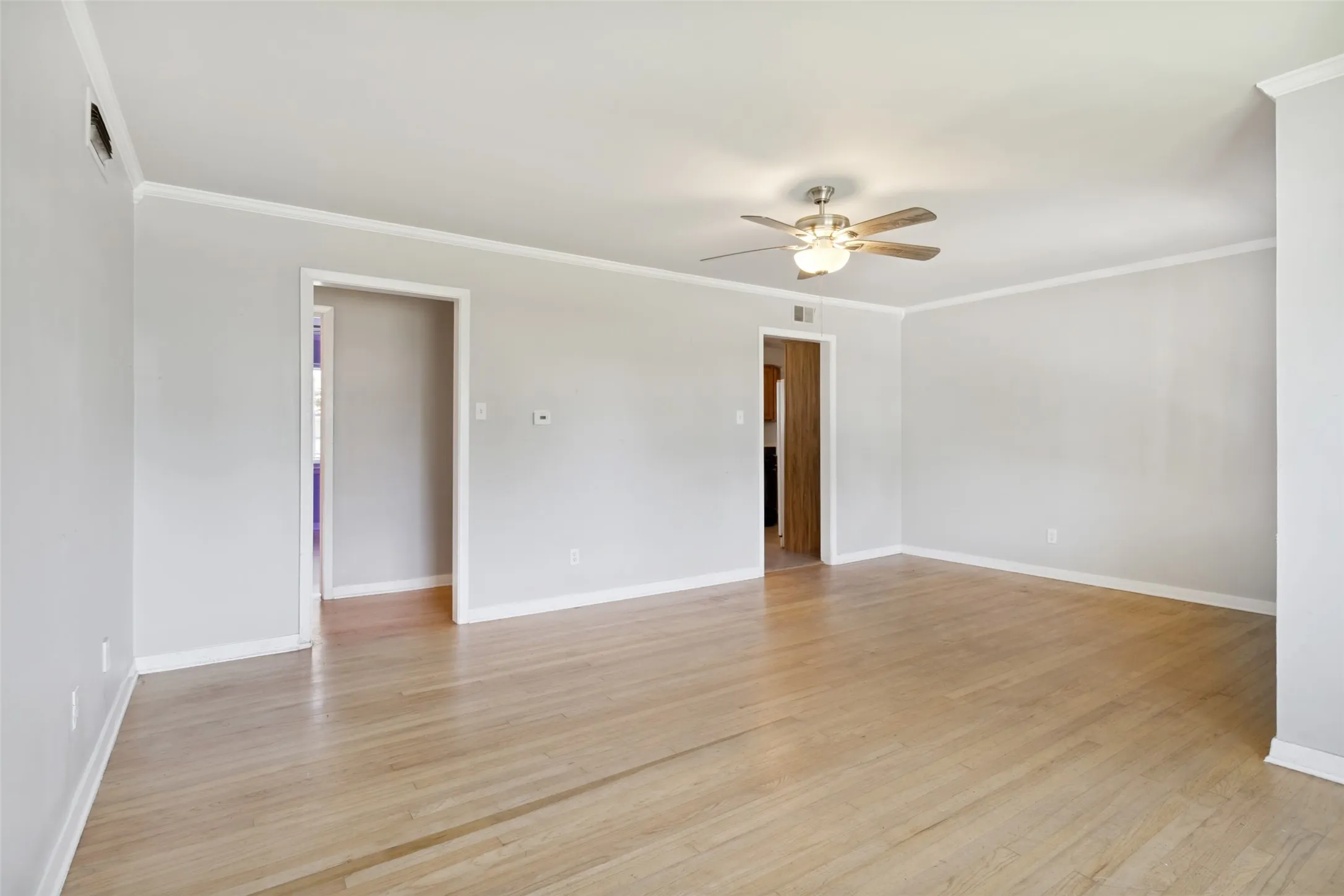 Single Family Residence For Sale in Dallas County , 10932 Dunaway Drive, Dallas, Texas 75228, 4 Bedroom, 2 Bathroom, Garage spaces, 1,495 Sqft, built in 1955, mls#21264994, Real Estate Agent in Dallas, Homes For Sale in Dallas county, Homes For Sale in Dallas, Realtor in Dallas Texas, Real Estate Brokerage Independent Realty Texas, Luminita Cordes Realtor